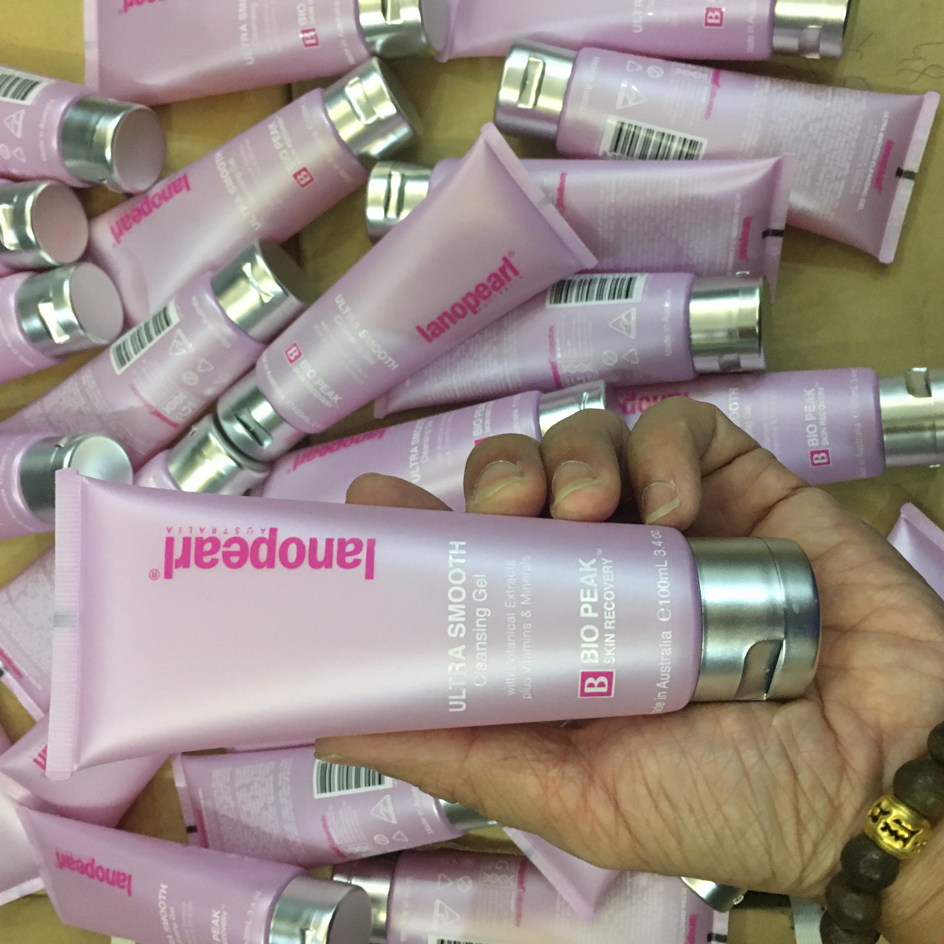 Gel rửa mặt lanopearl ultra smooth 100ml của úc
