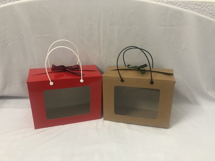 Hộp giấy kraft gấp mặt kiếng có quai xách kích thước 20x26x12,2 cm/hộp