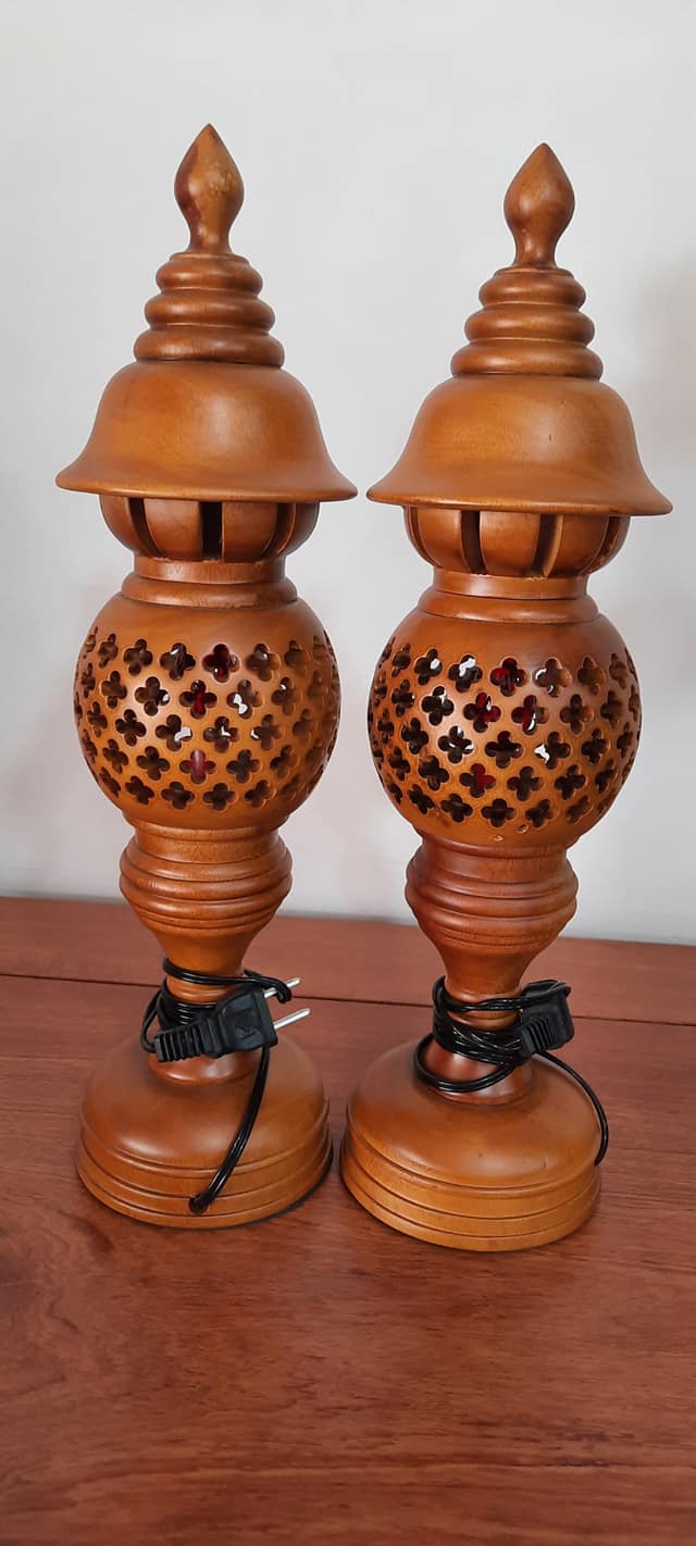 Cặp đèn thờ tổ ong bằng gỗ cao cấp cao 36 cm