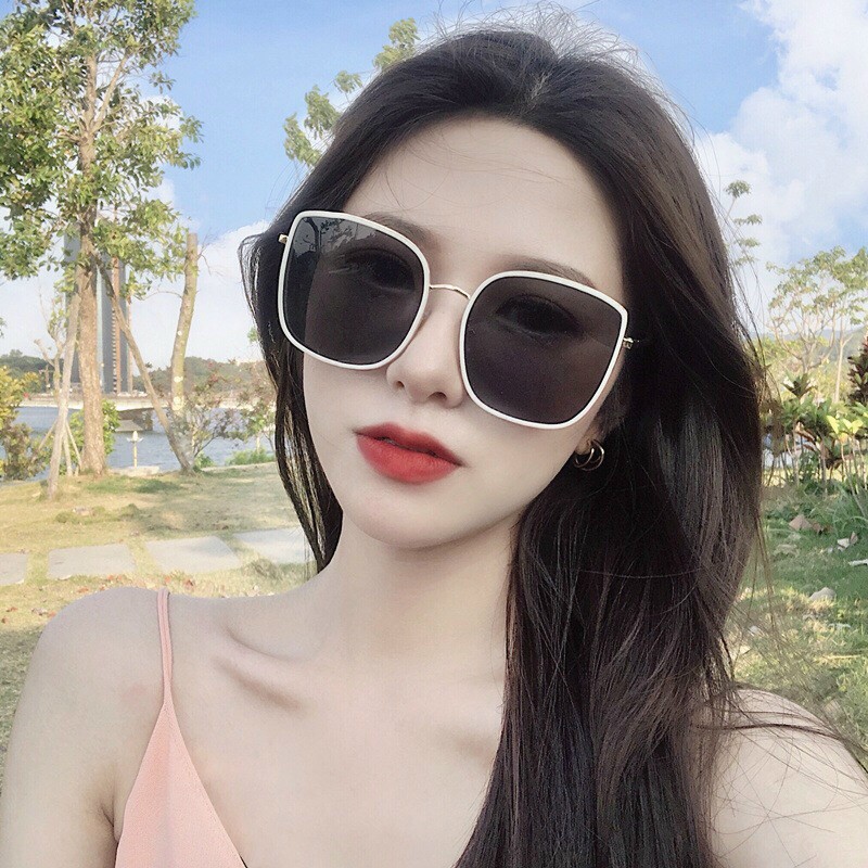 Kính mát nữ gọng mảnh dáng vuông siêu đẹp