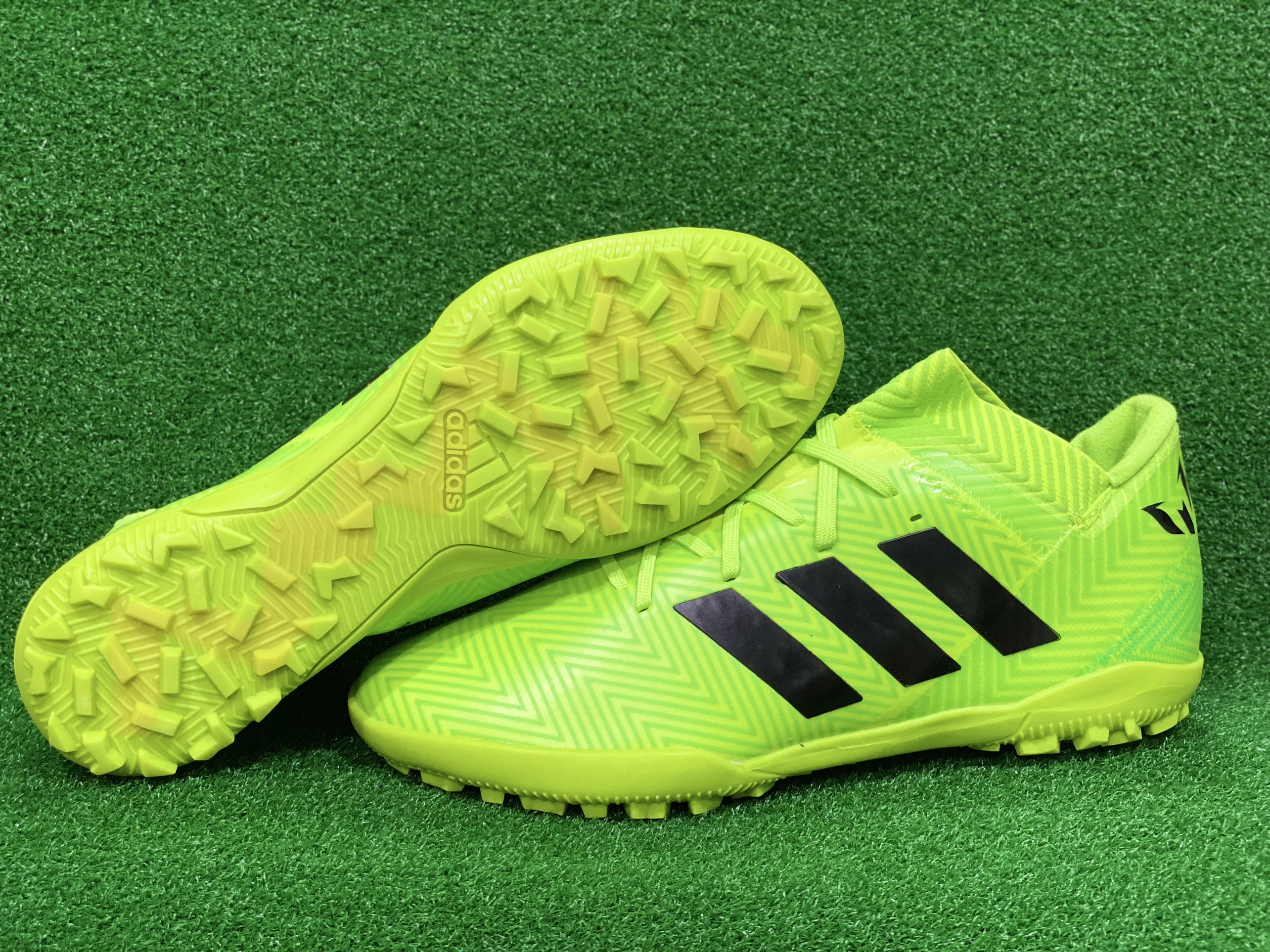 Giày bóng đá nam messi nemeziz tf giày đá bóng cổ thun ôm chân sân cỏ nhân tạo xanh lá trắng xanh dương