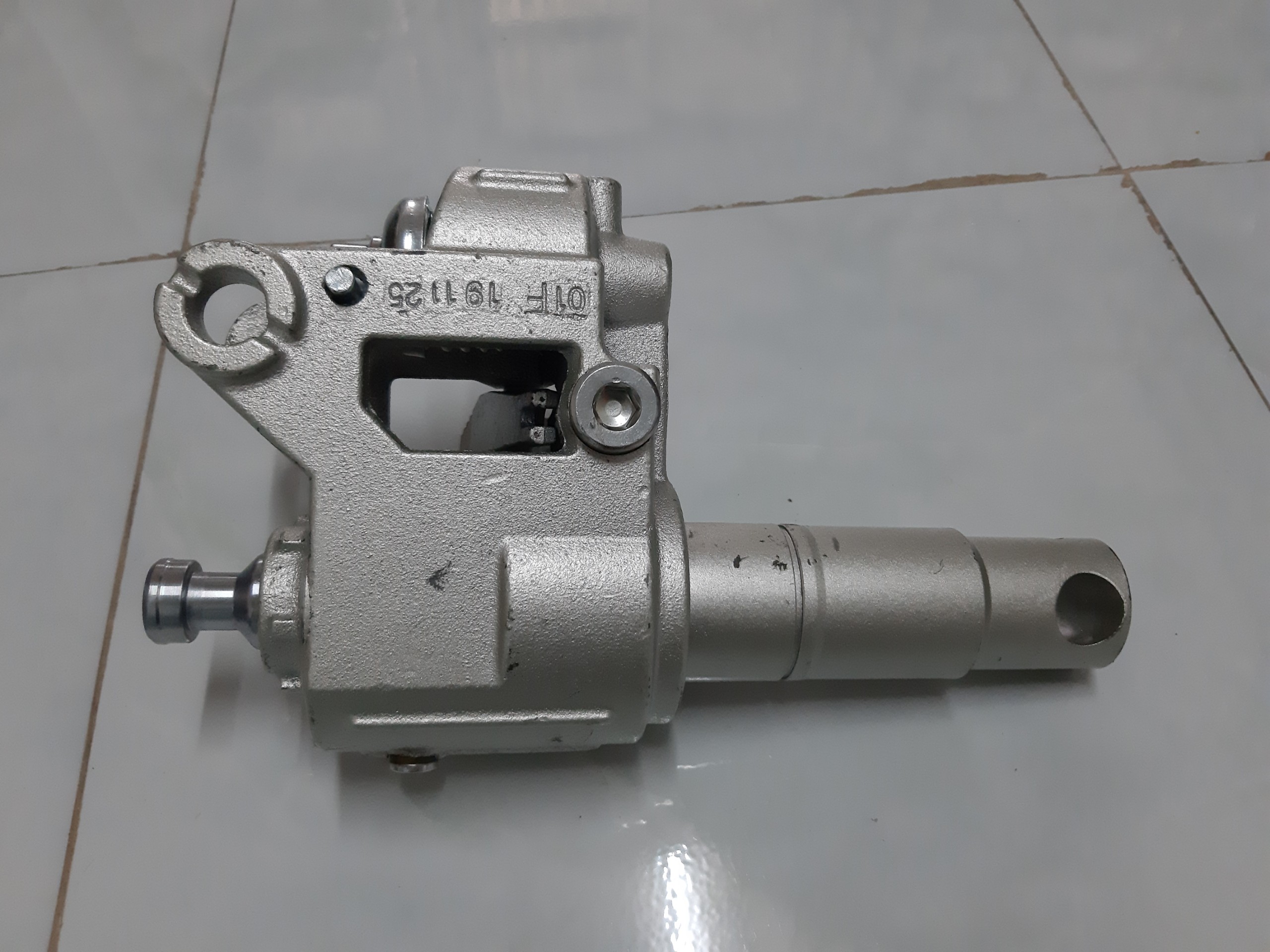 Bơm ben thủy lực xe nâng tay Mitsubishi 2500kg-3000kg bơm BF