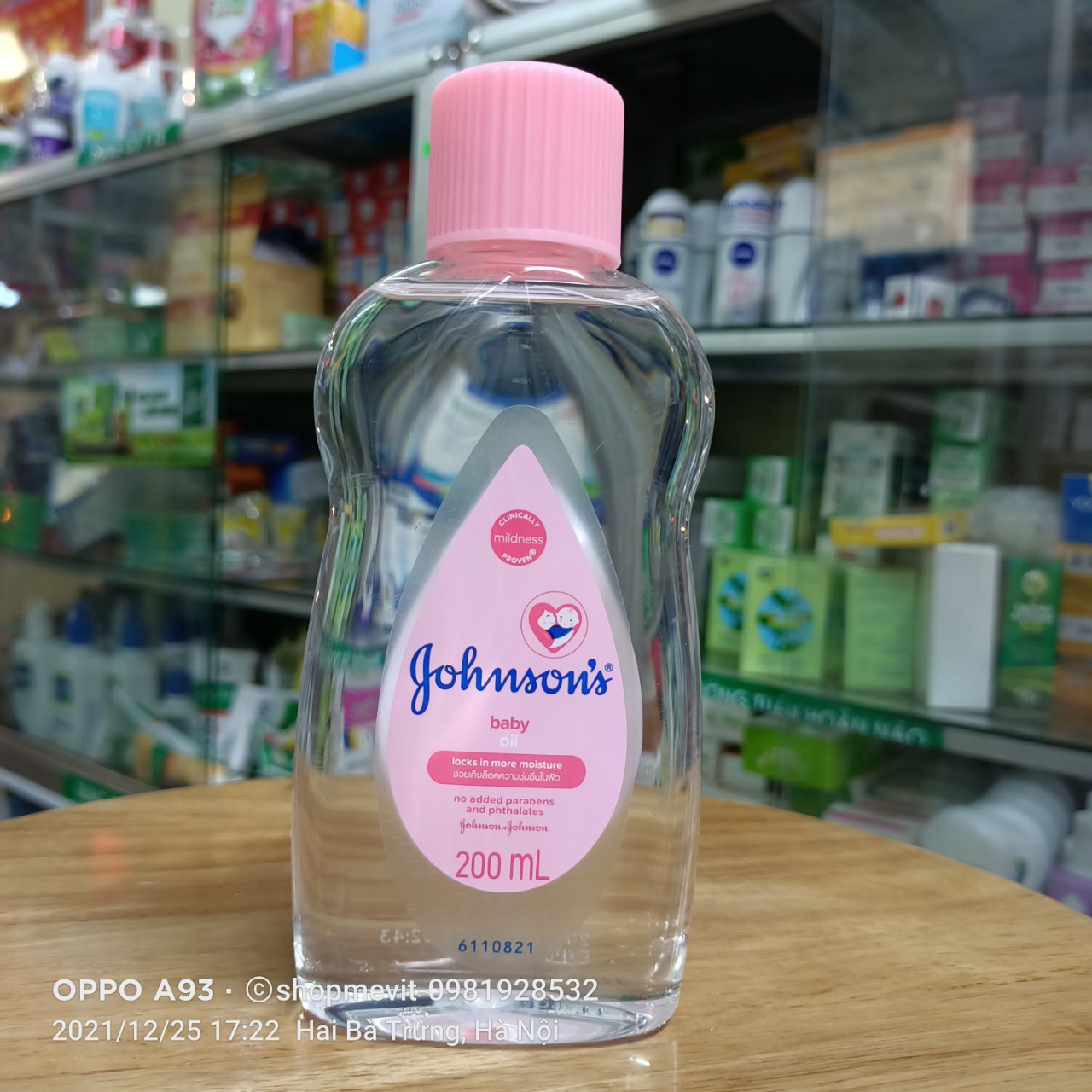 Dầu dưỡng ẩm mát xa Johnson Baby oil lọ 200ml