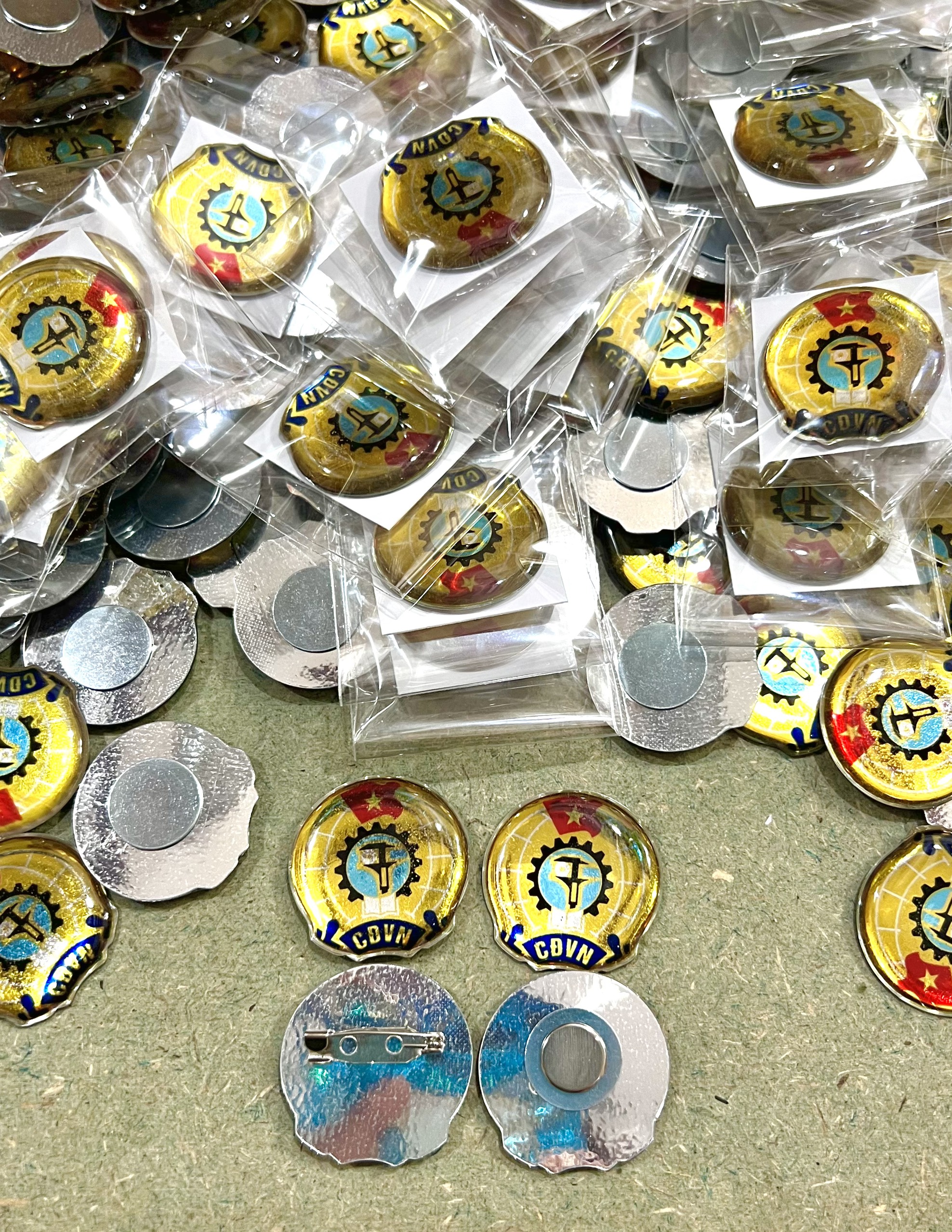 Set 10 huy hiệu công đoàn