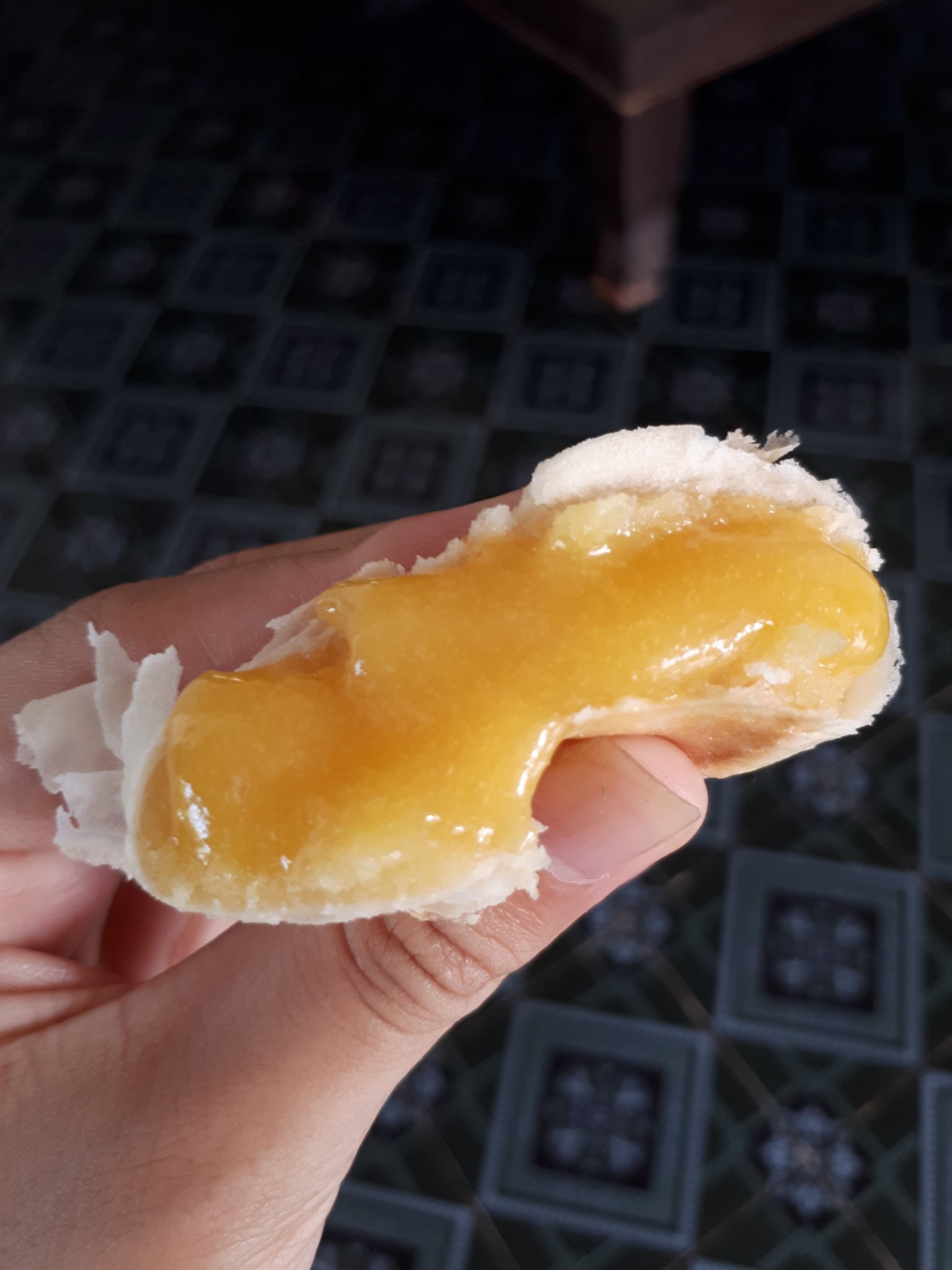 Bánh pía kim sa tân huê viên 1 bánh