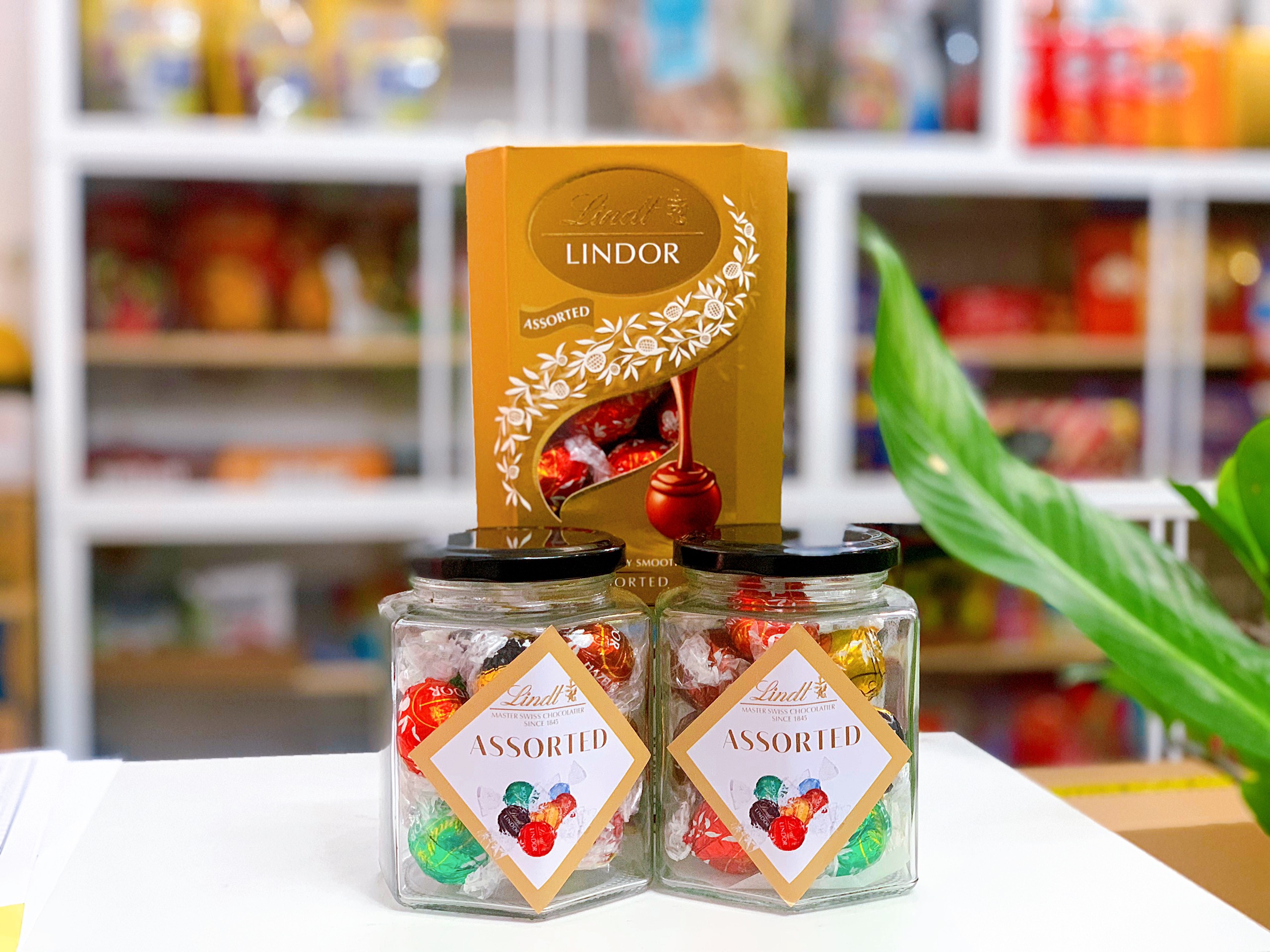 Kẹo socola cao cấp LINDT Lindor hủ thuỷ tinh 15 viên