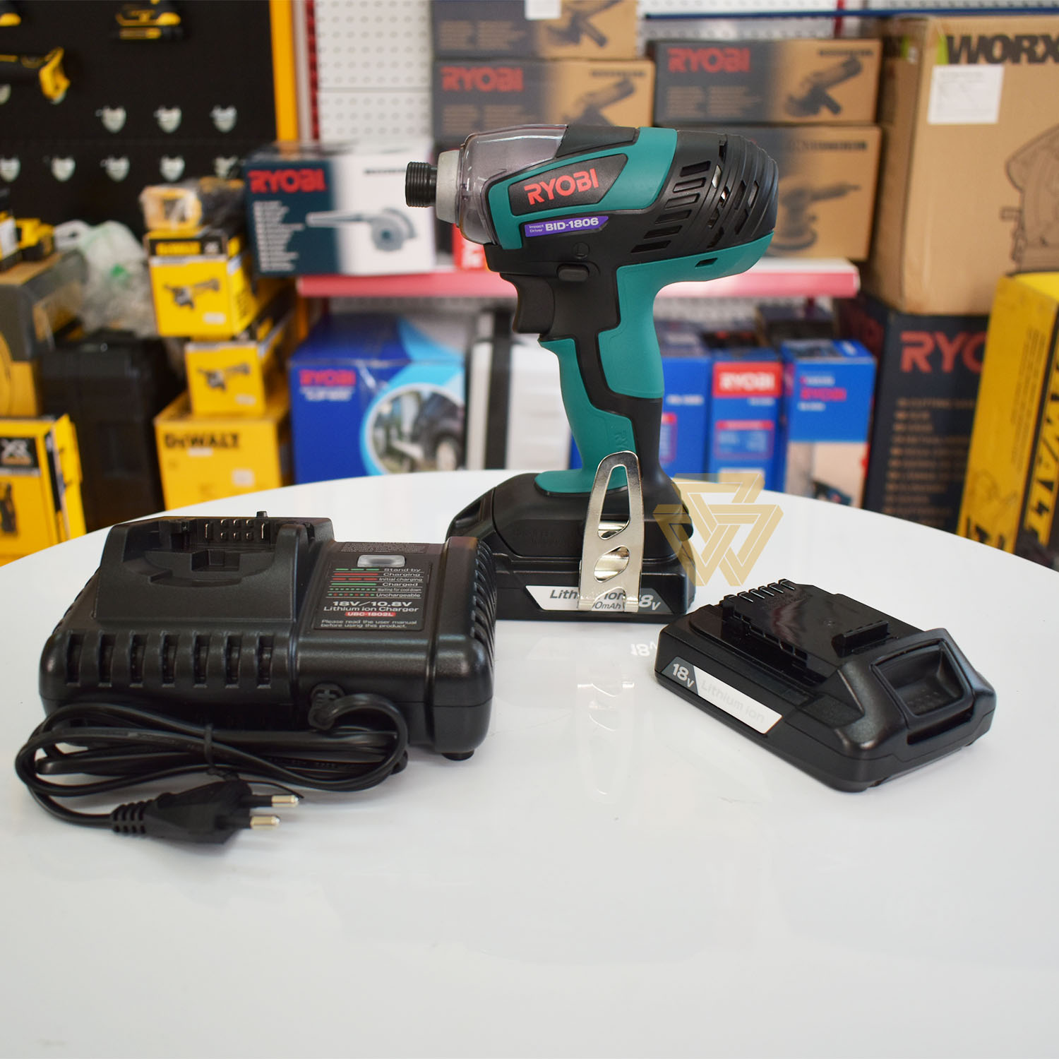 Bộ máy khoan vặn vít pin 18v ryobi bid-1806l1