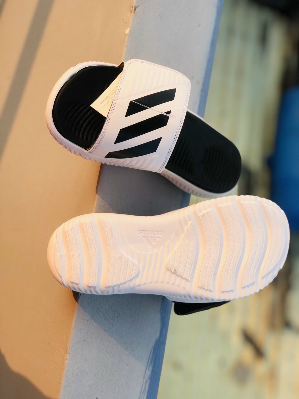 Dép Quai Dán Adidas Alphabounce Trắng Sọc Đen Mẫu Mới 2021  ZinhStore100