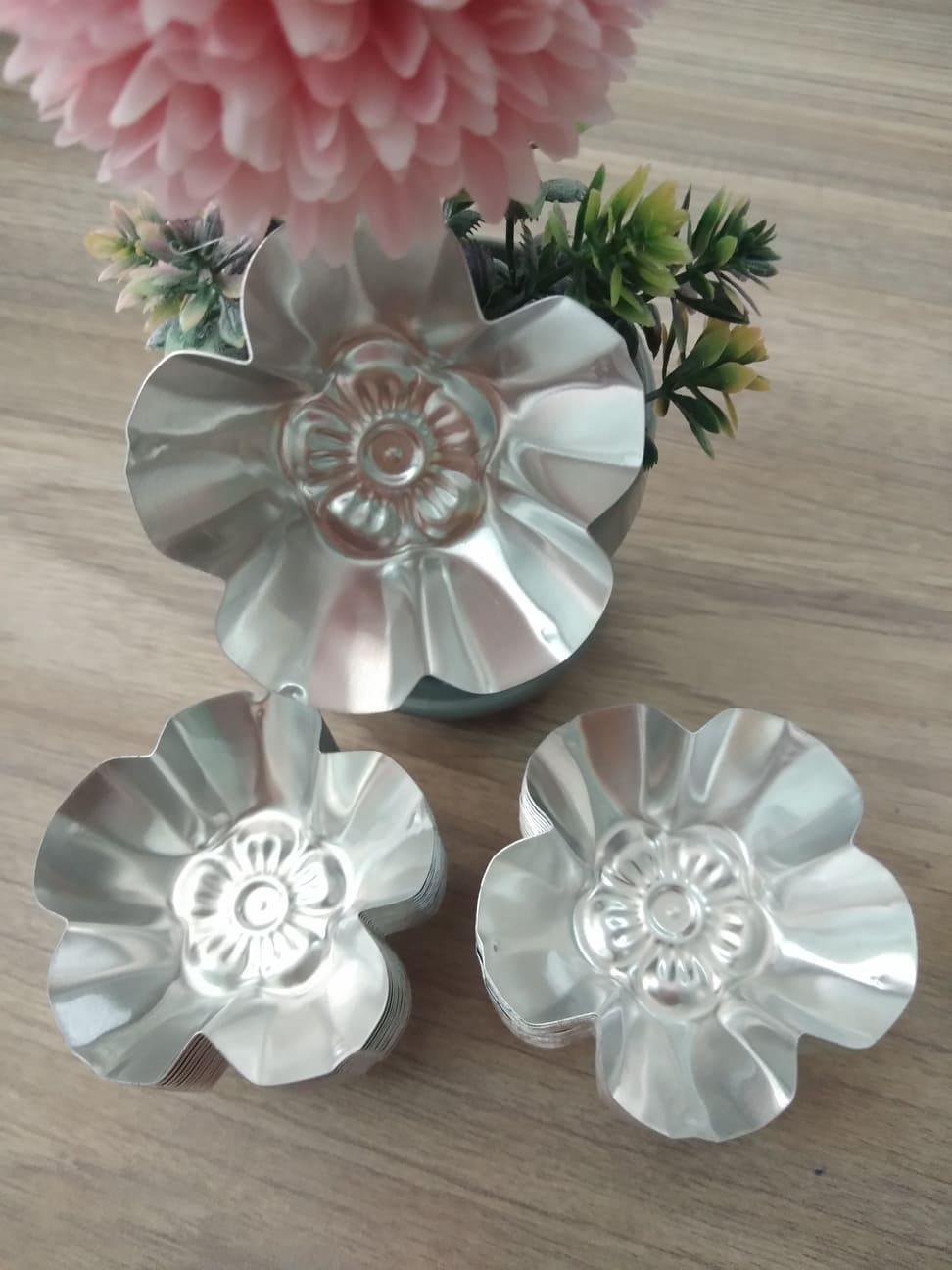 BỘ 50 KHUÔN BÁNH BÒ HÌNH  BÔNG MAI 6 CM