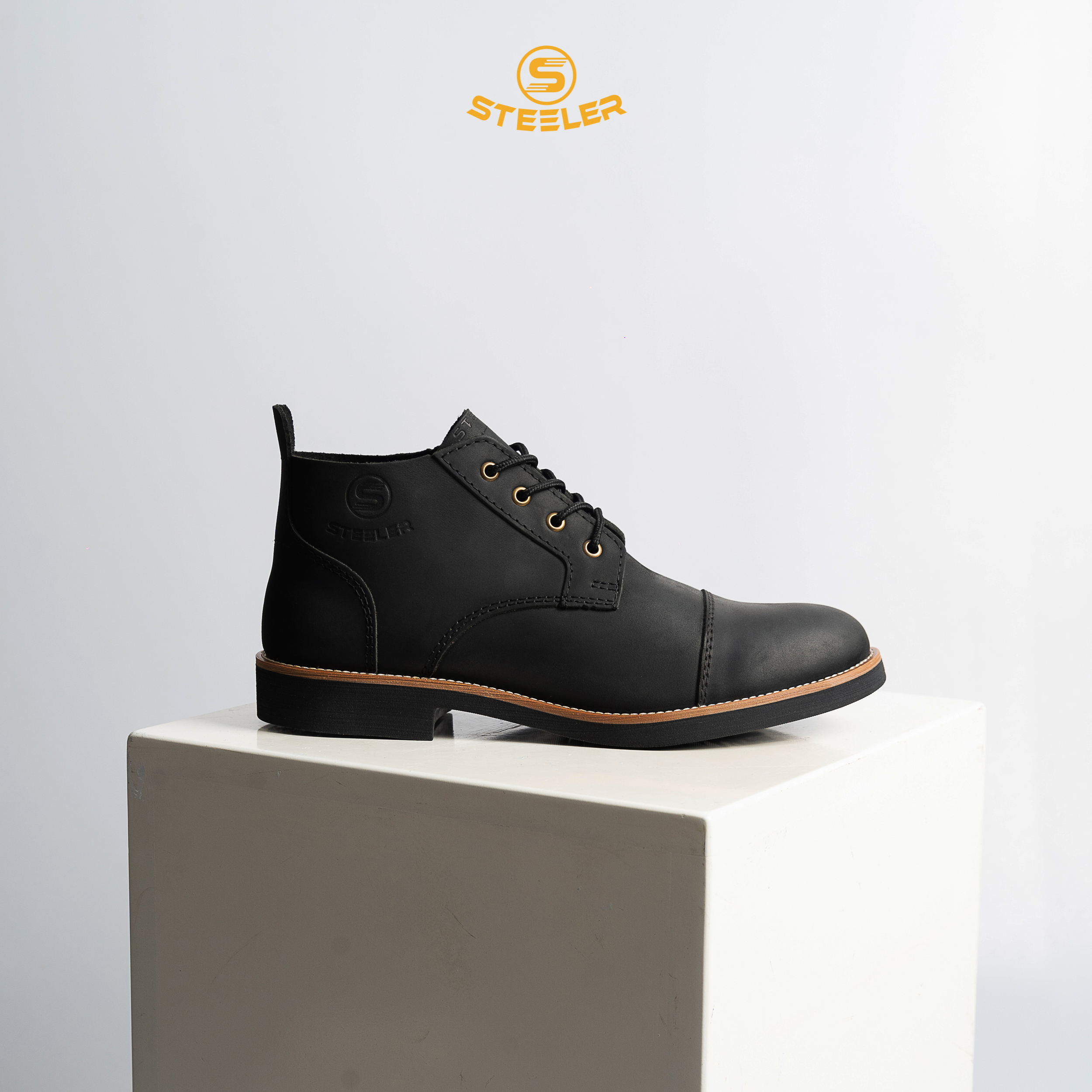 Giày Boots Cổ Lửng Nam Chukka Hunter Da Bò Đen Sáp Đế Khâu Mckay