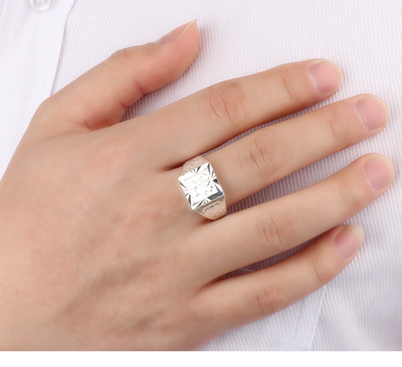 Nhẫn nam chữ khắc chữ hoa độc đáo thích hơp cho phái mạnh