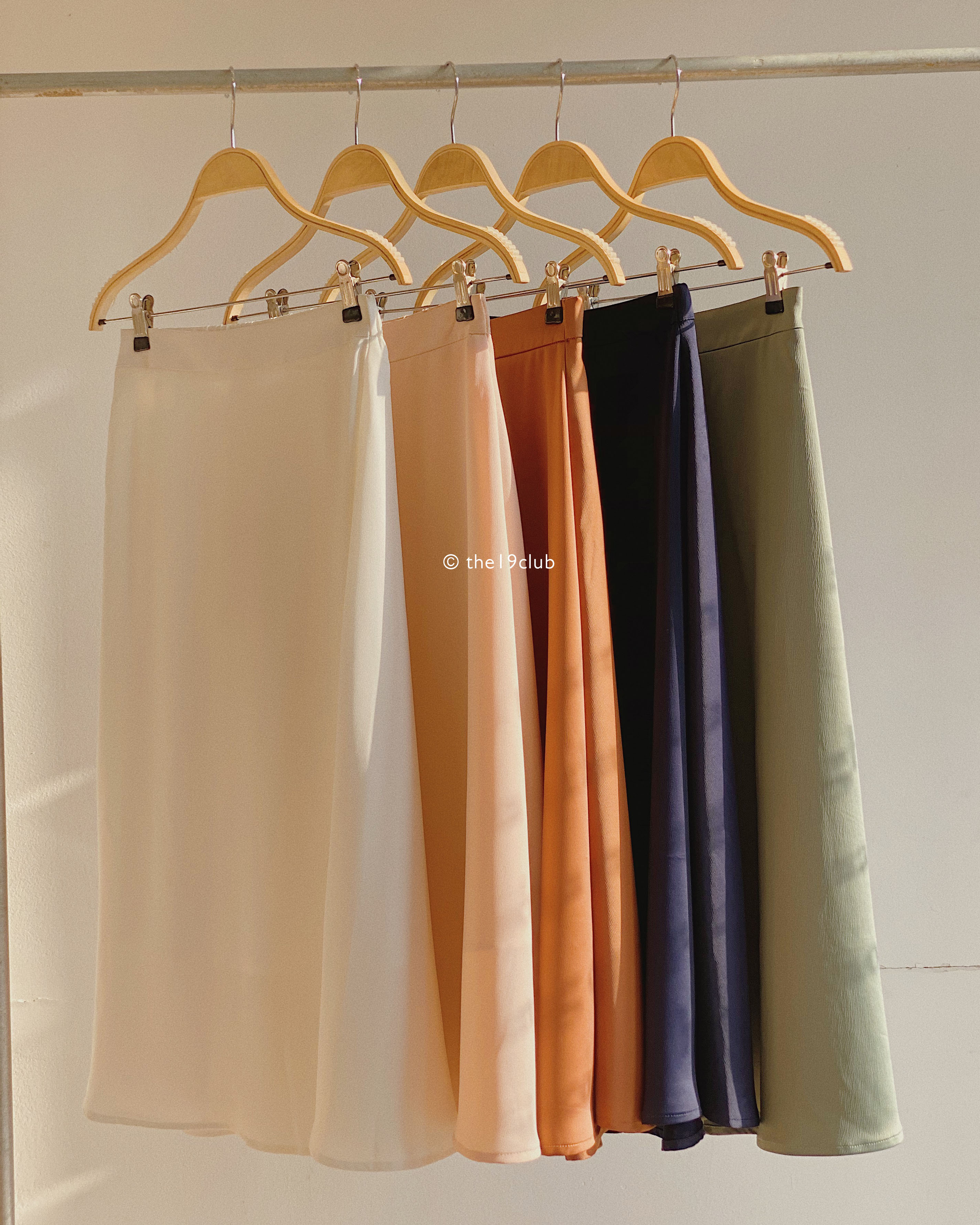 THE19CLUB - Chân váy lụa cơ bản nhiều màu sắc - SILK SKIRT