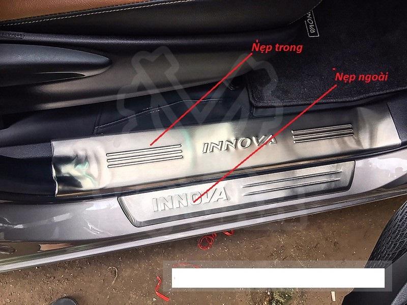 Bộ Nẹp Bước chân Trong chống xước cửa xe Toyota Innova 2010 - 2015 ( 4 miếng )