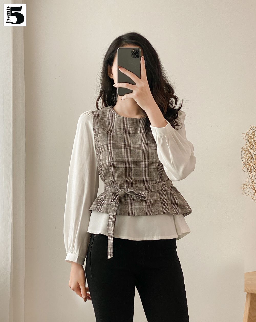 Áo sơ mi kiểu nữ cổ tròn, babydoll kẻ caro, phối tay tùng dưới, có dây buộc eo TWENTYFIVE N192