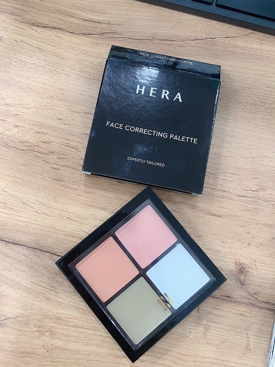 Bảng nền triệt sắc face correcting palette HERA 4 màu