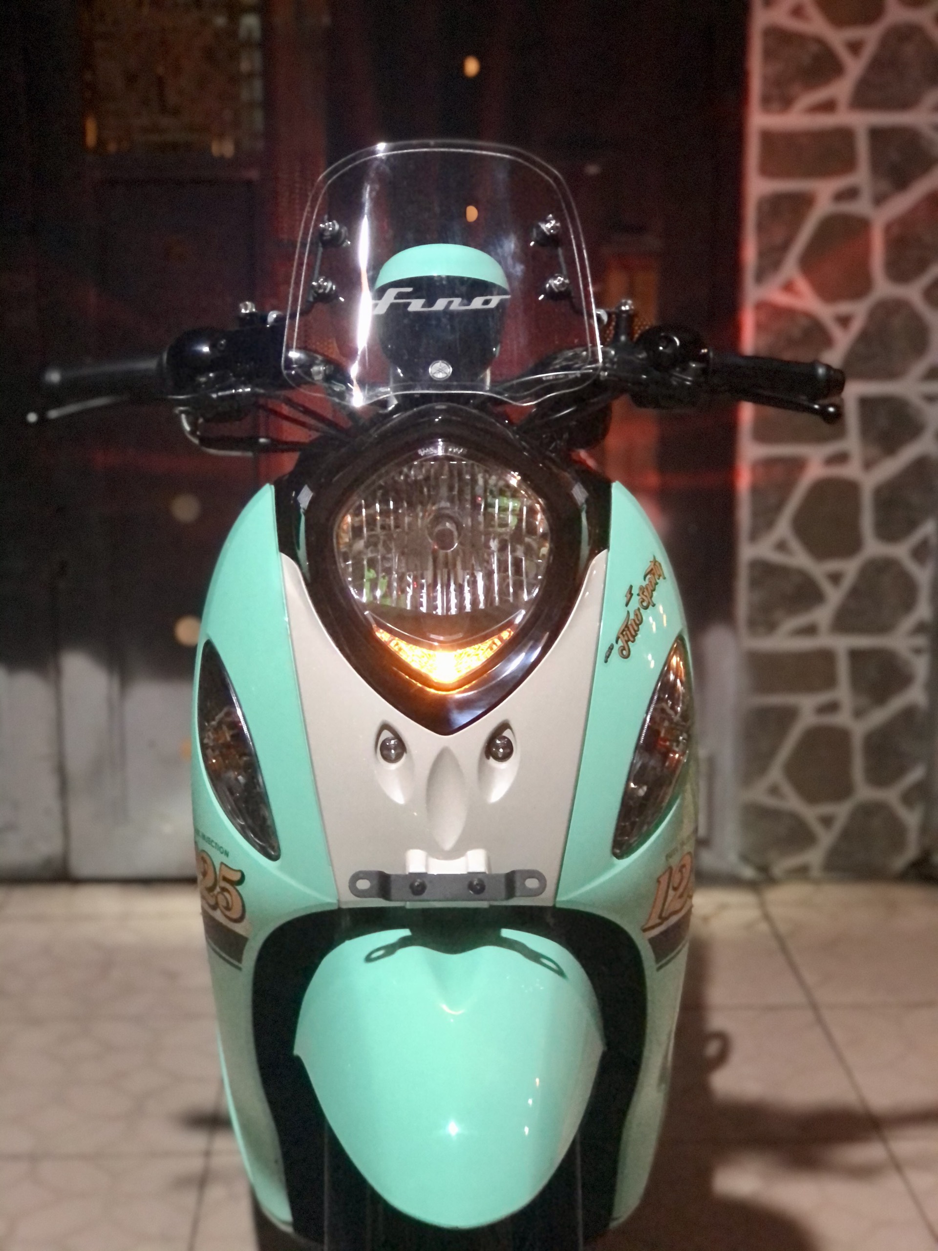 Kính chắn gió Yamaha Funo