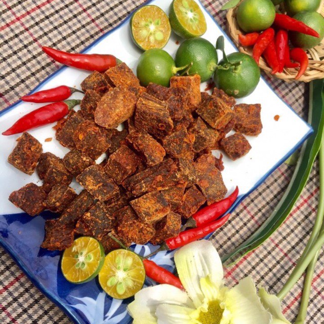 Khô bò viên, khô bò cục Hồng Ngự mềm ngon cay vừa lon pet 300gr - Đồ ăn vặt Sài Gòn