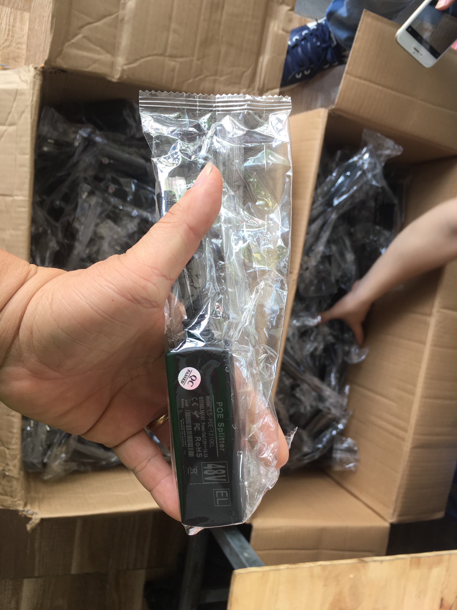 [HCM]Đầu chuyển đổi POE Splitter P01/IEEE802.3AF/AT là thiết bị hoạt động kết hợp với POE Injector hoặc Switch POE để tách nguồn và Data dùng cho thiết bị CAMERA IP không hỗ trợ tính năng POE