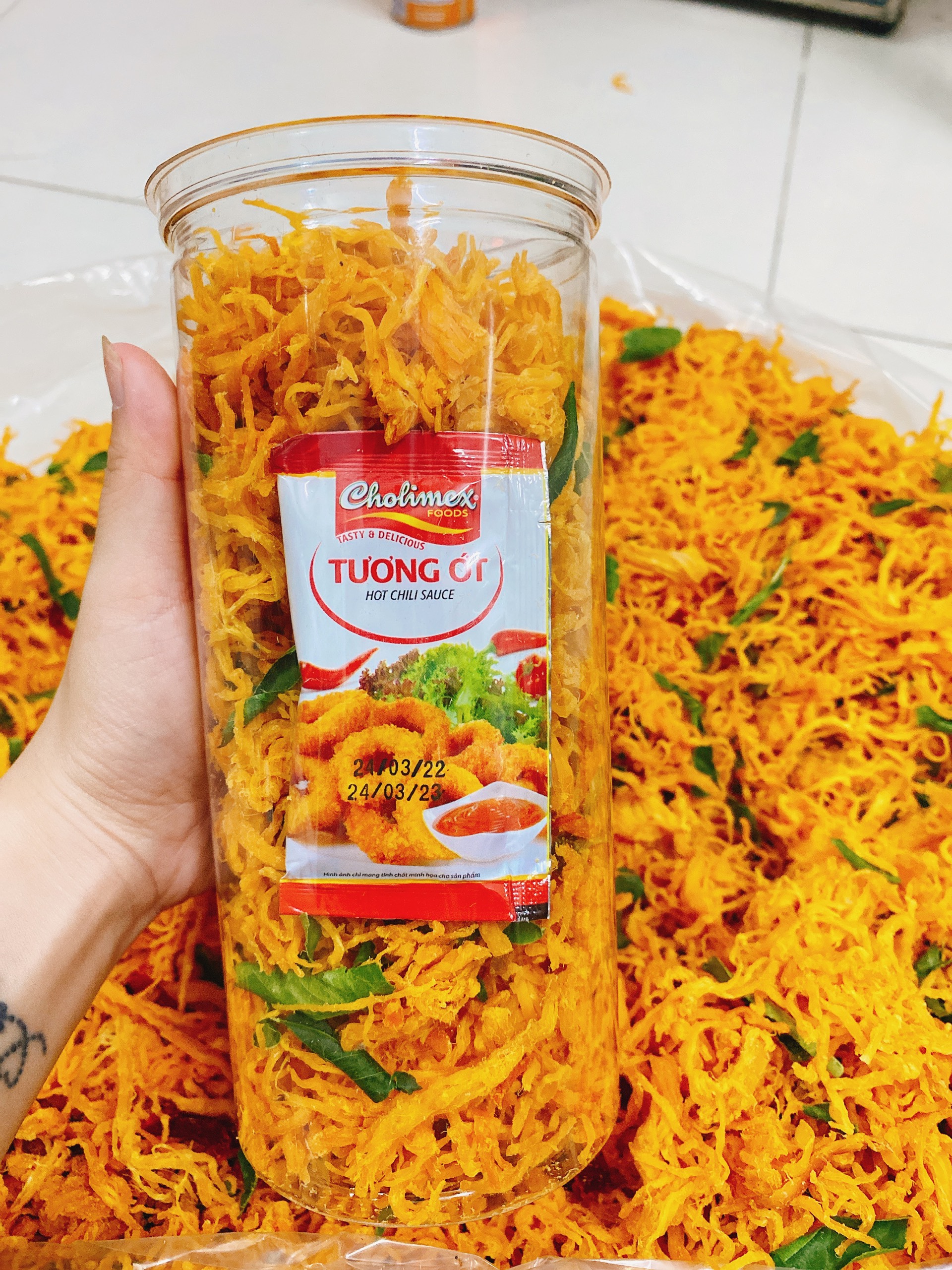 Khô gà lá chanh hộp 300g mtfood