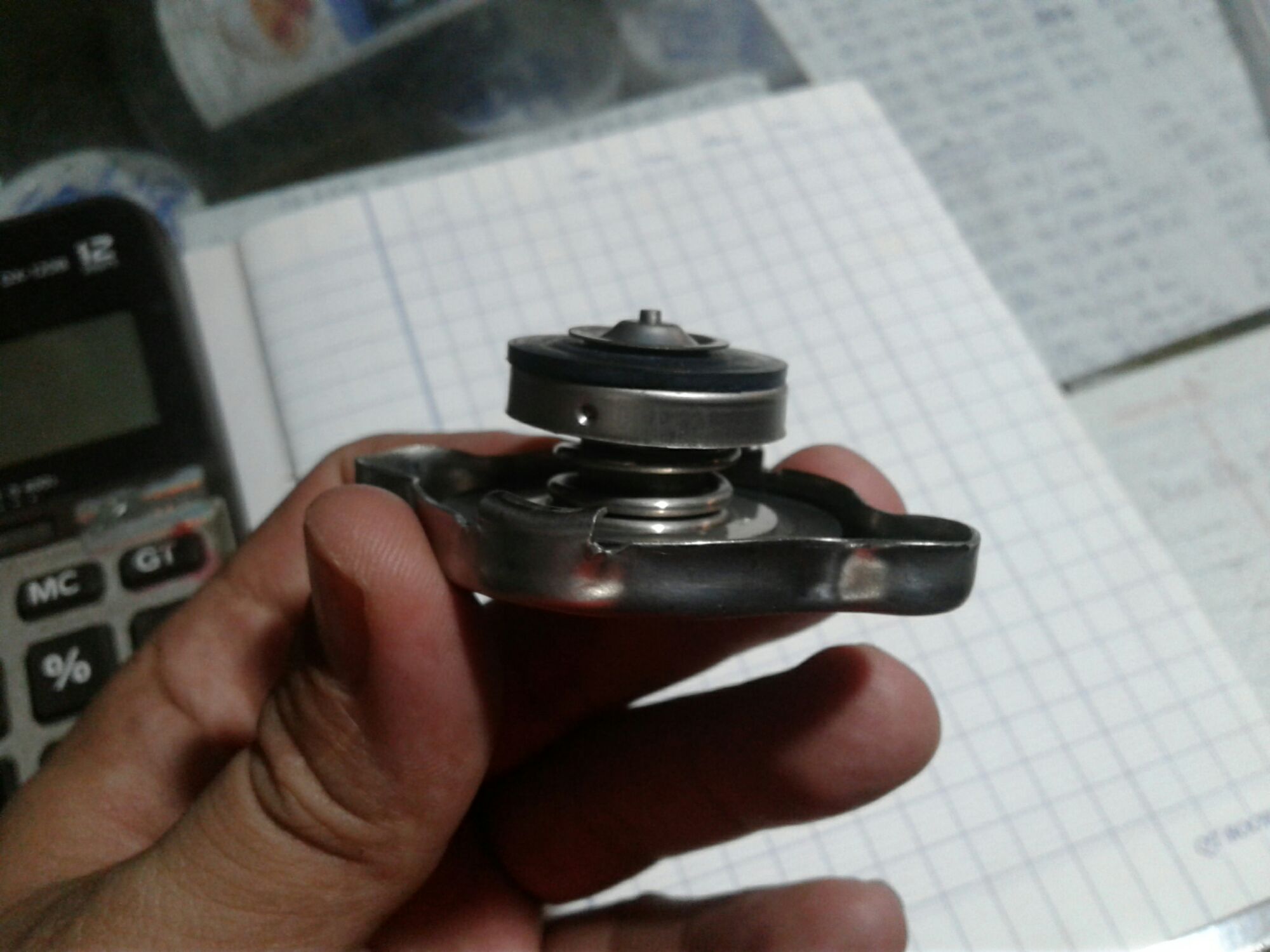 Nắp đậy két nước làm mát của dòng xe tay ga honda và yamaha