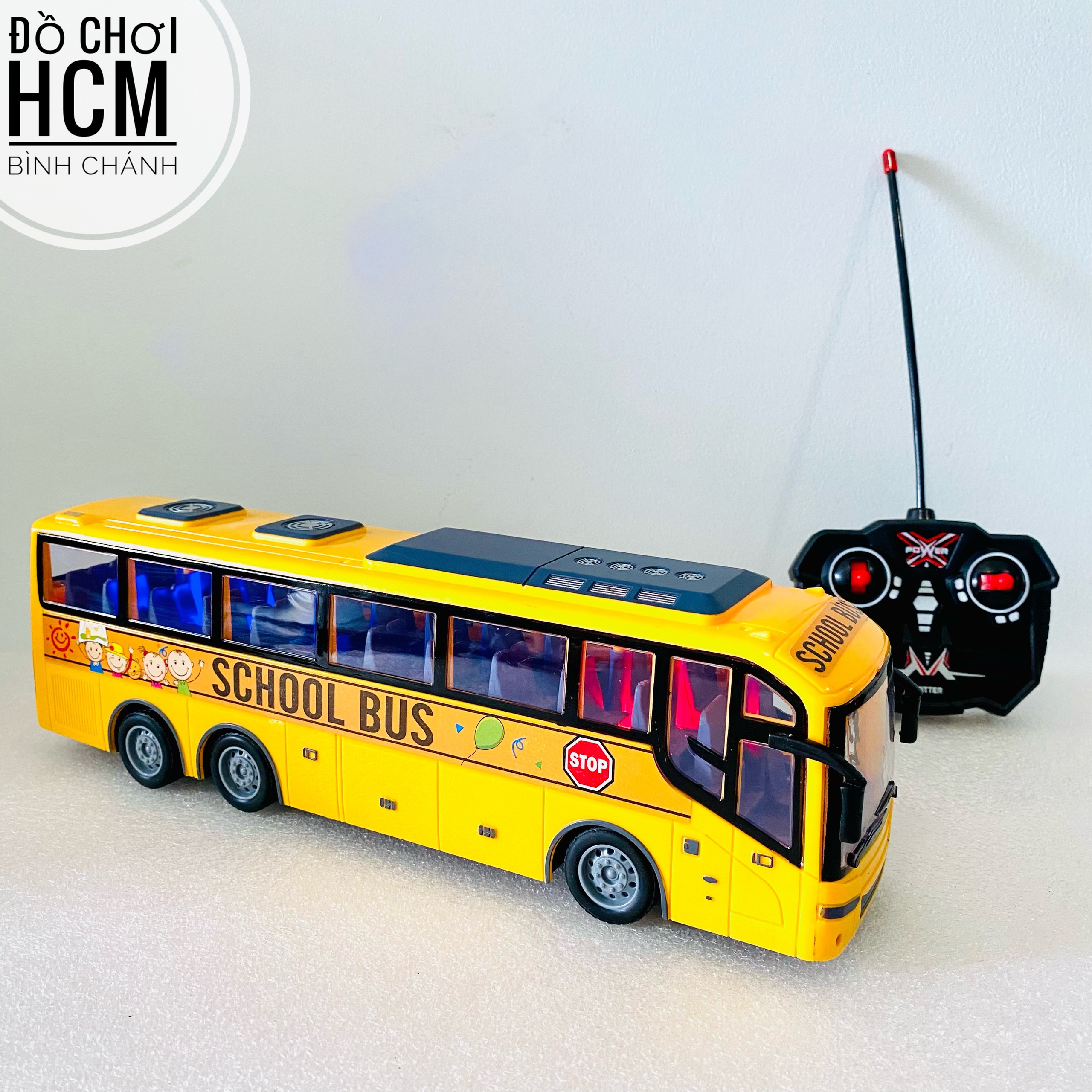 HOT - 4 CHIỀU CÓ ĐÈN Đồ chơi trẻ em xe buýt điều khiển từ xa dành cho bé thích mô hình xe school bus xe ô tô QH866-1