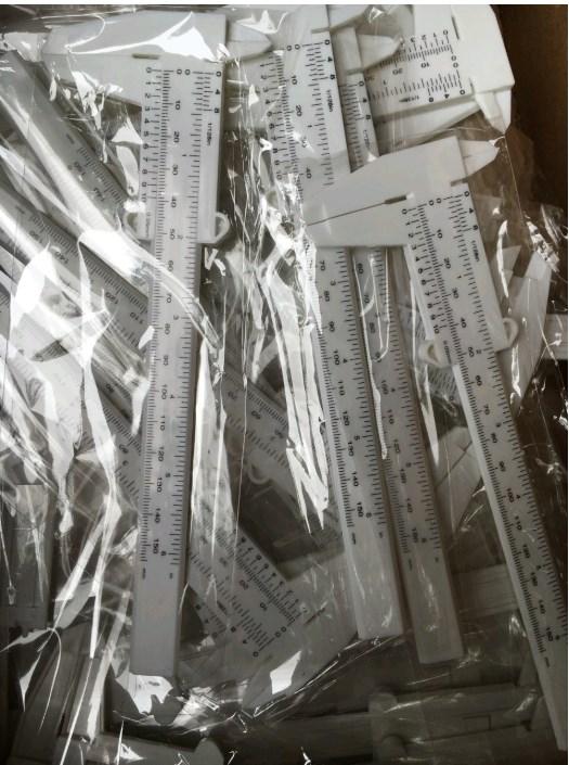 Thước kẹp nhựa trắng 15cm