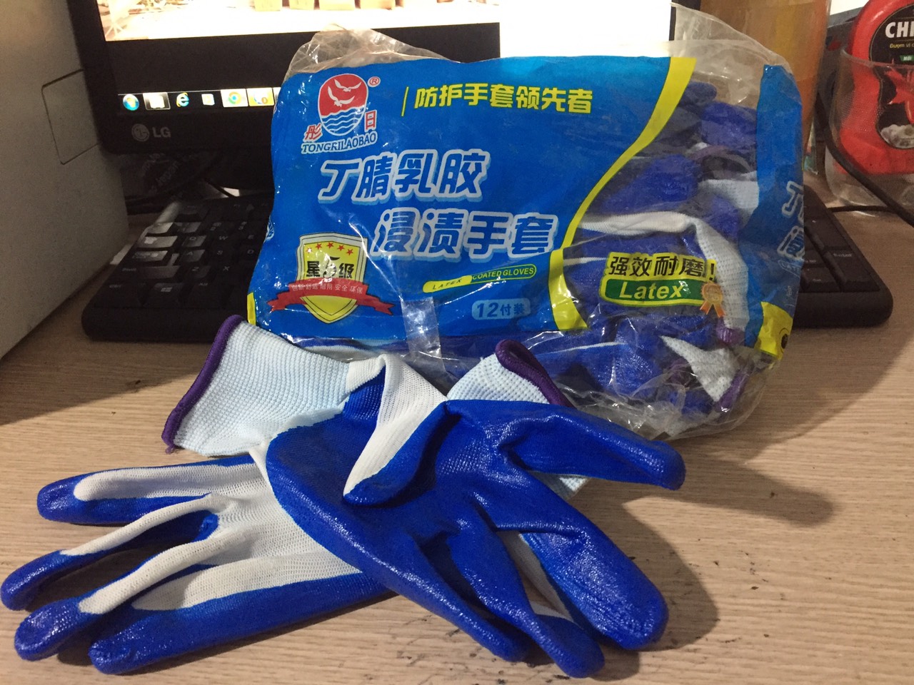 Gang tay sơn xanh/ găng tay lao động phủ sơn xanh