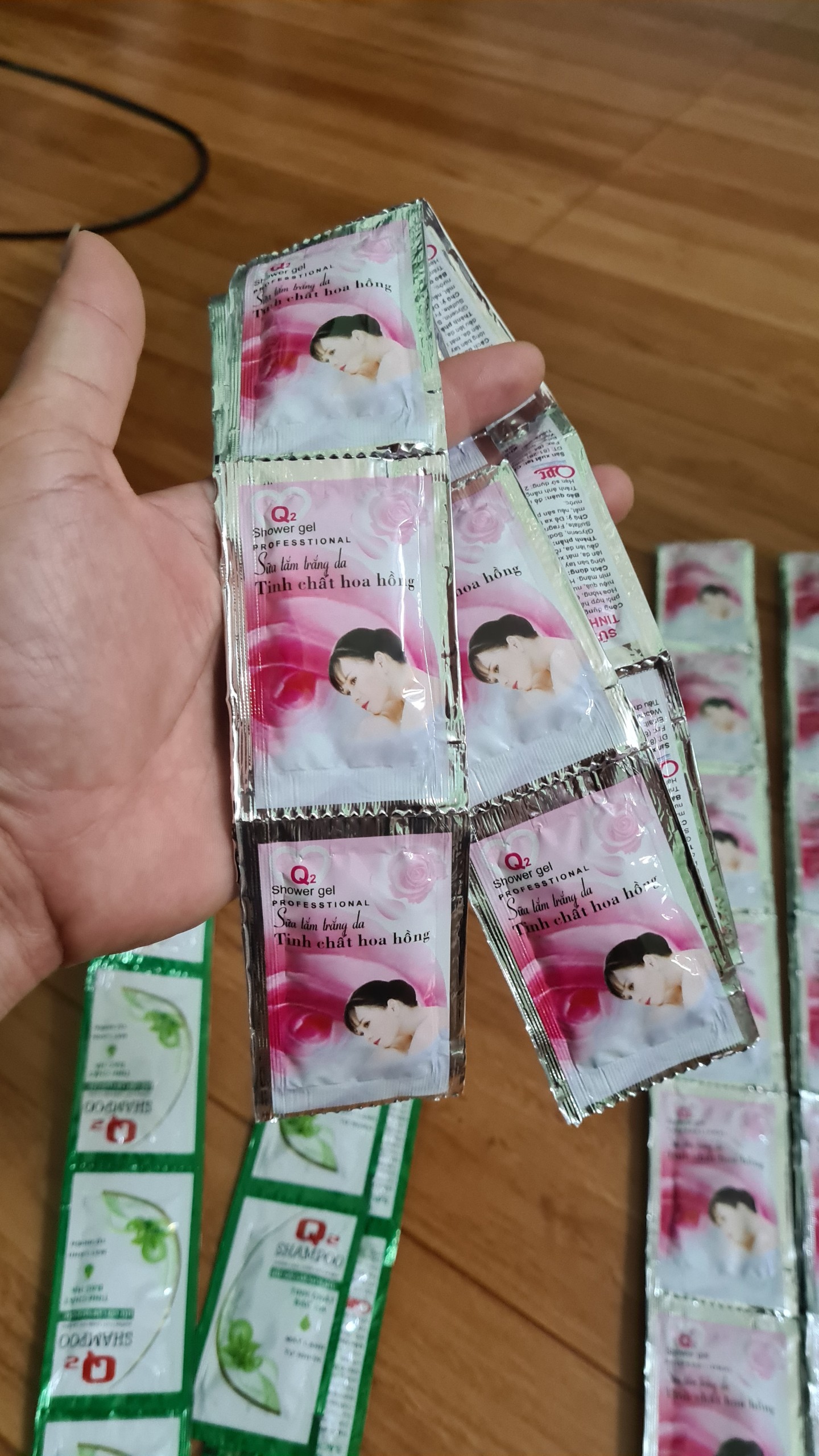 600 gói dầu gội, sữa tắm cho nhà nghỉ khách sạn, dầu gội gói, sữa tắm gói cho nhà nghỉ