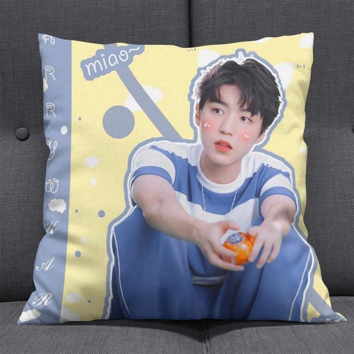 Gối Vương Tuấn Khải TFBoys 30x30 gồm cả vỏ và ruột