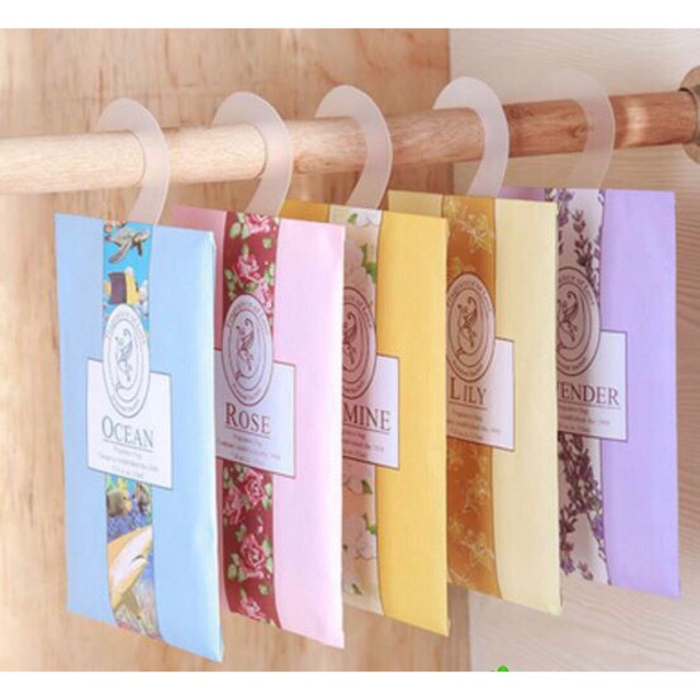 [HCM][COMBO 5] - TÚI THƠM TREO TỦ QUẦN ÁO CAO CẤP TREO TRONG PHÒNG XE Ô TÔ HƯƠNG LIỆU THIÊN NHIÊN MÙI DỄ CHỊU NHẸ NHÀNG SANG TRỌNG GỒM HƯƠNG HOA LILY HOA NHÀI OẢI HƯƠNG HOA HỒNG ĐẠI DƯƠNG