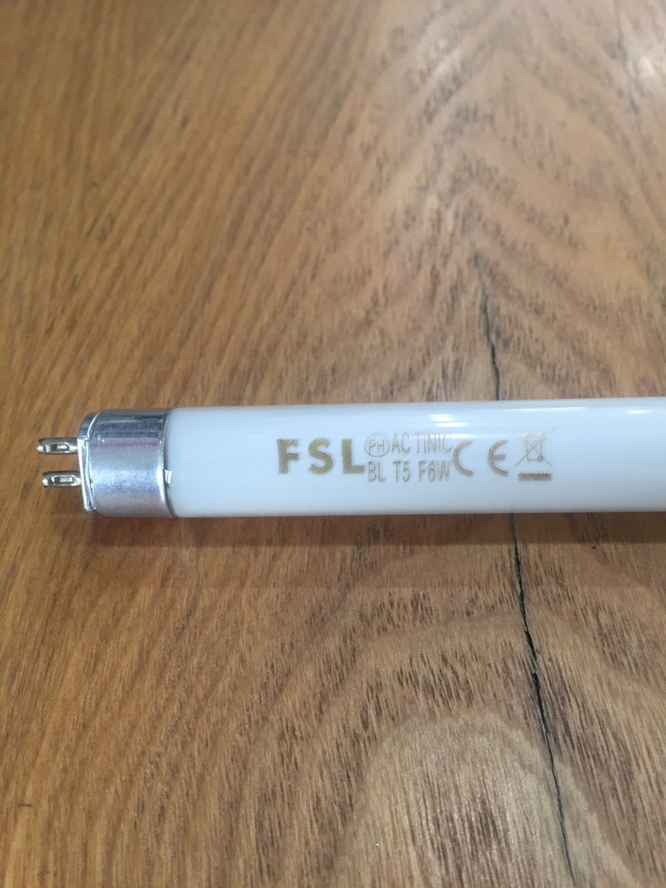 Bóng uva thu hút côn trùng fsl-6w t5