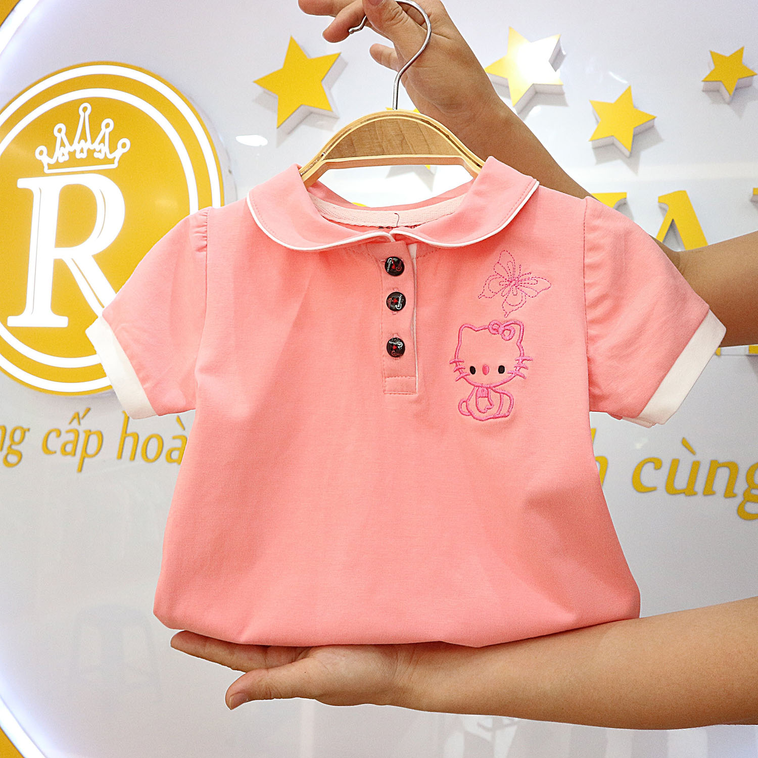 [HCM]Áo Thun Cotton Cao cấp Cổ Lá sen Màu Hồng hình thêu kitty cho Bé Gái 8-27kg