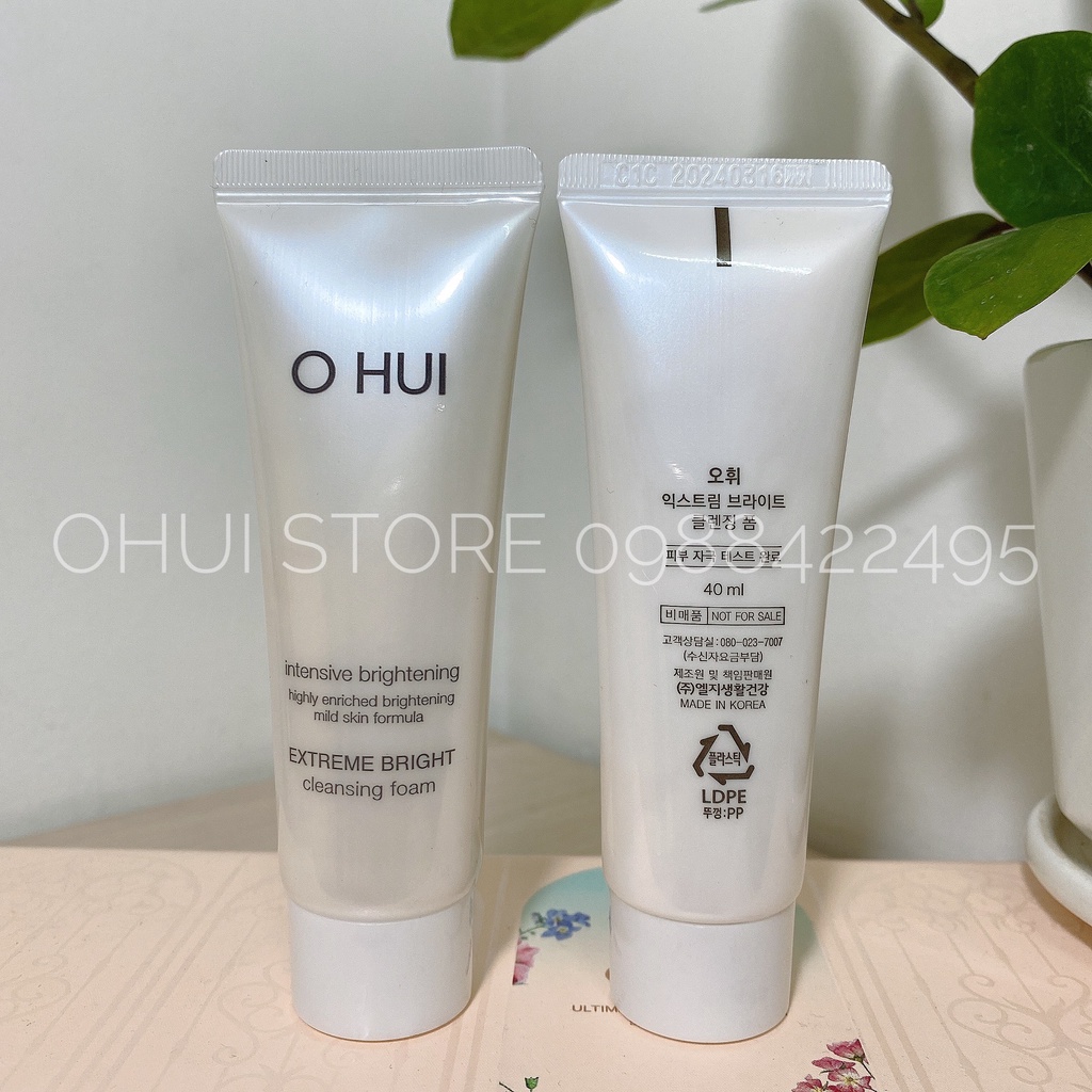Sữa rửa mặt dưỡng sáng trắng da OHUI Extreme White Foam Snow Vitamin 40ml - Chính hãng công ty LG Hàn