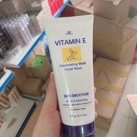 Sữa rửa mặt Vitamin E Thái Lan
