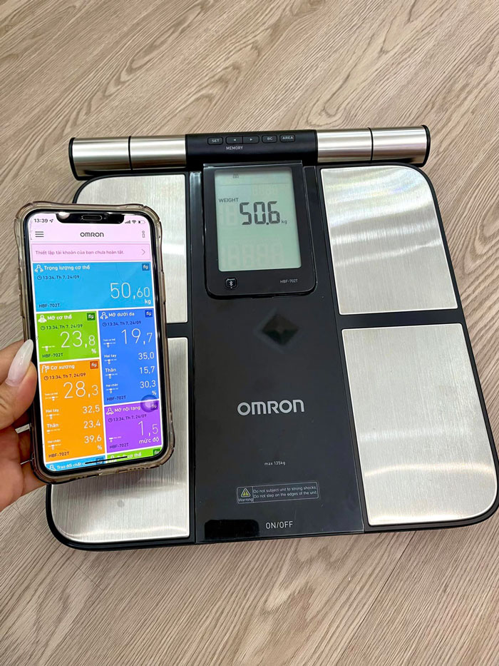 Cân Đo Thành Phần Cơ Thể Omron HBF-702T - Bạc Đen, Kết Nối Bluetooth, Phân Tích Chi Tiết Sức Khỏe