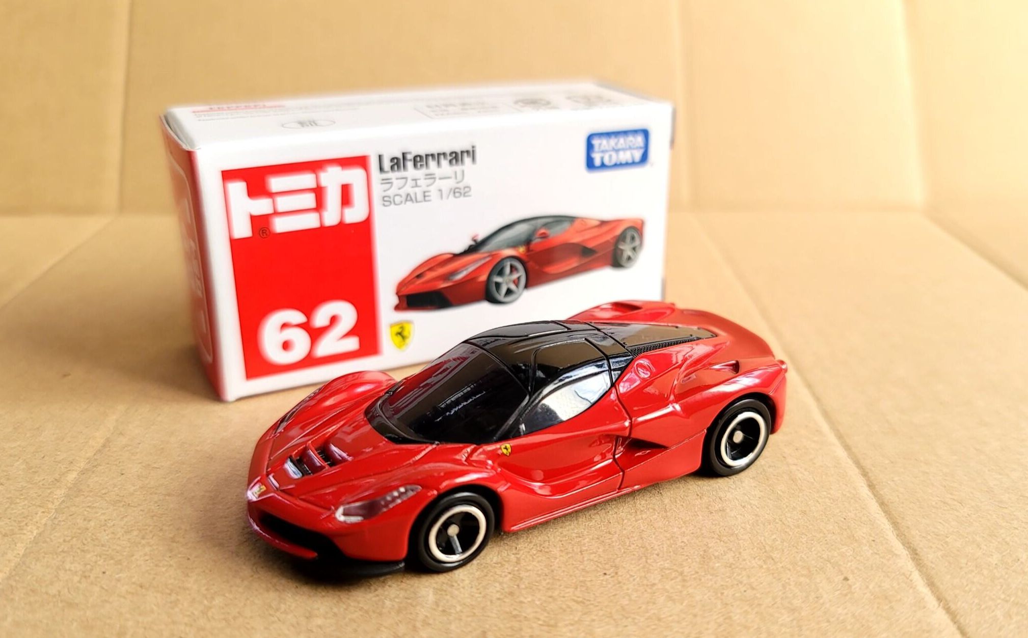 Xe mô hình Tomica - Xe Ferrari (Có hộp hay không khách tự chọn) (tỉ lệ 1/62) màu đỏ rất đẹp giá rẻ cho bé hay sưu tầm