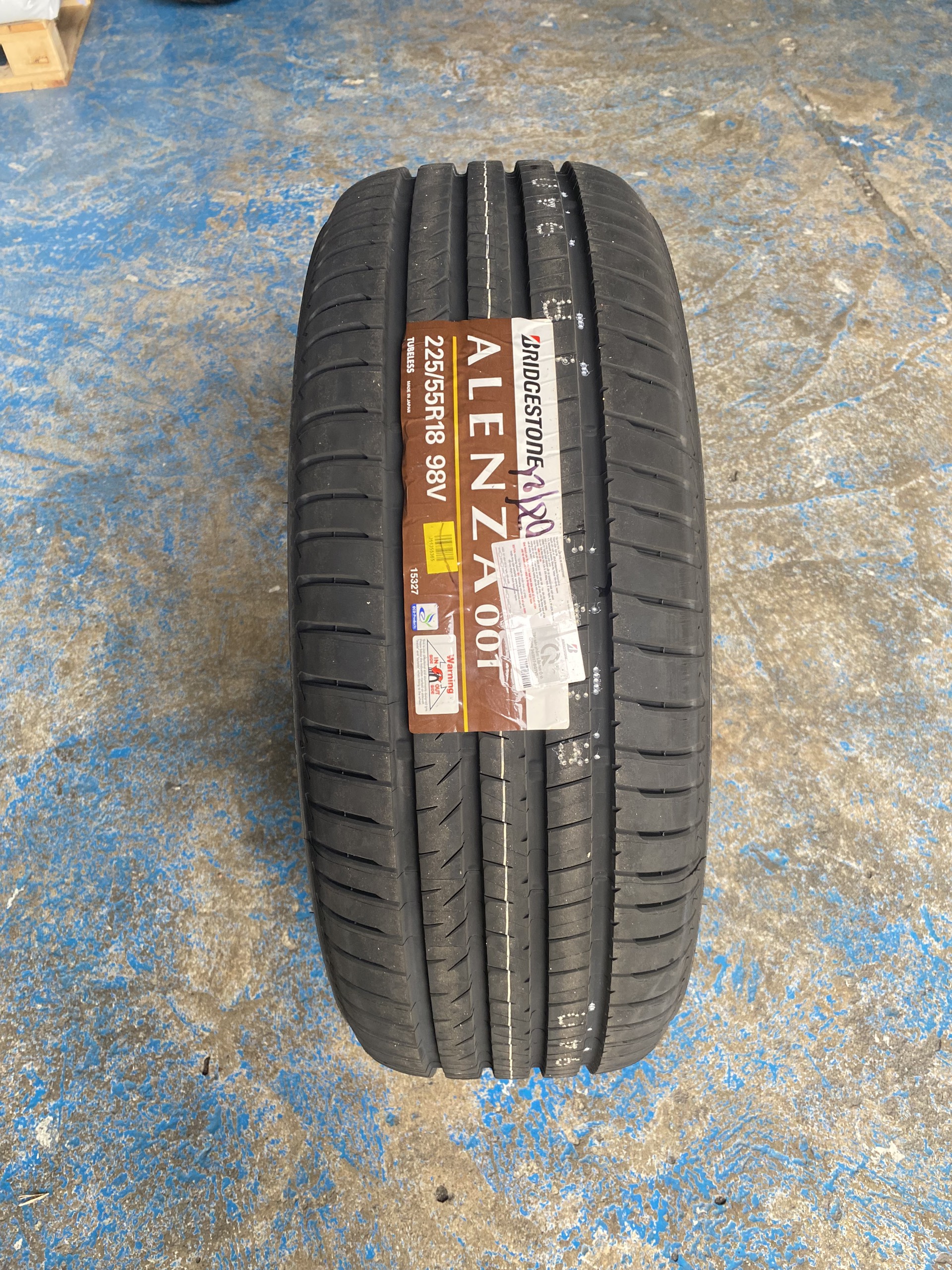 Lốp bridgestone 225/55r18 al01
