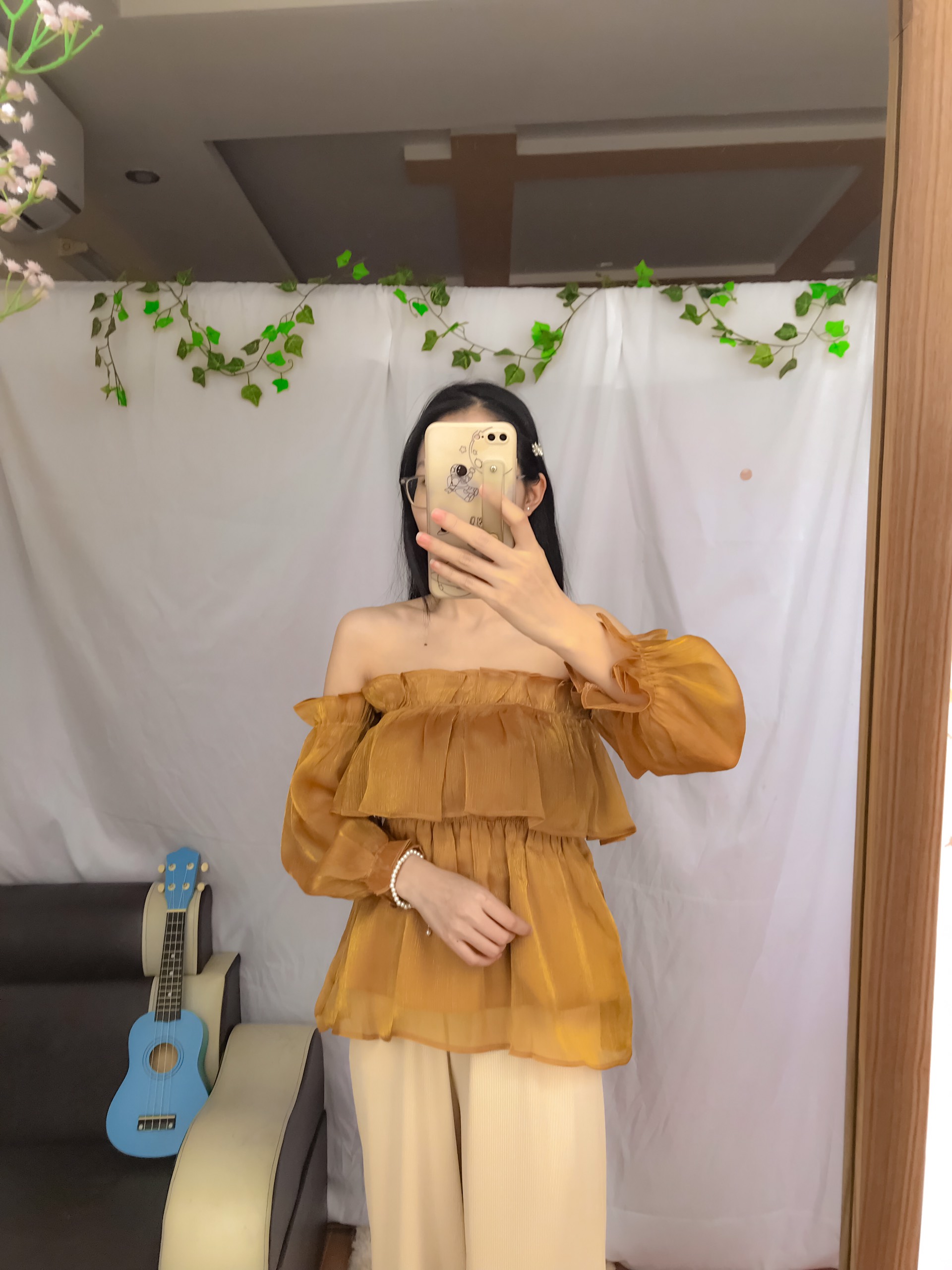Áo tơ trễ vai tay dài có lót lụa