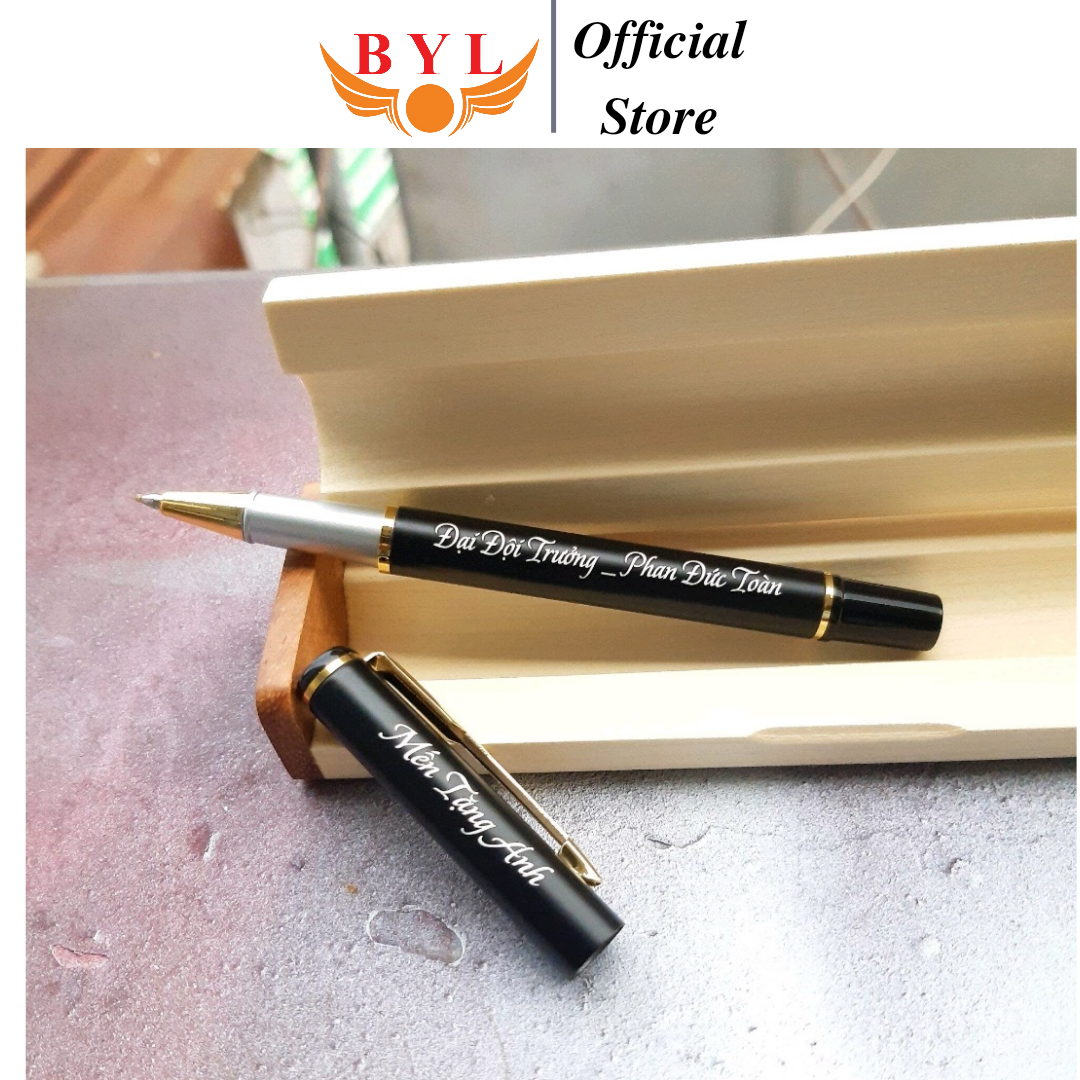Bút ký dạ bi khắc tên byl-001, vỏ đen, mực xanh