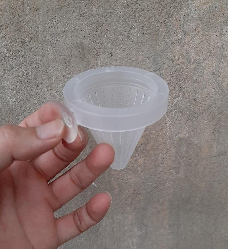 2 phễu đựng giun, trùn chỉ cho cá cảnh