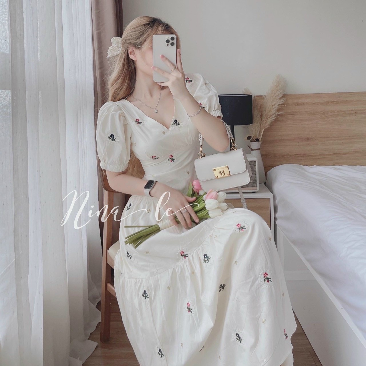 Đầm maxi nữ ôm eo dáng dài, Đầm tiểu thư tay phồng dáng xoè cổ V, Váy nữ in hoa xoè tầng chất kate lụa, đầm trắng tiểu thư in hoa cổ v tay phồng cột dây sau lưng xinh xắn