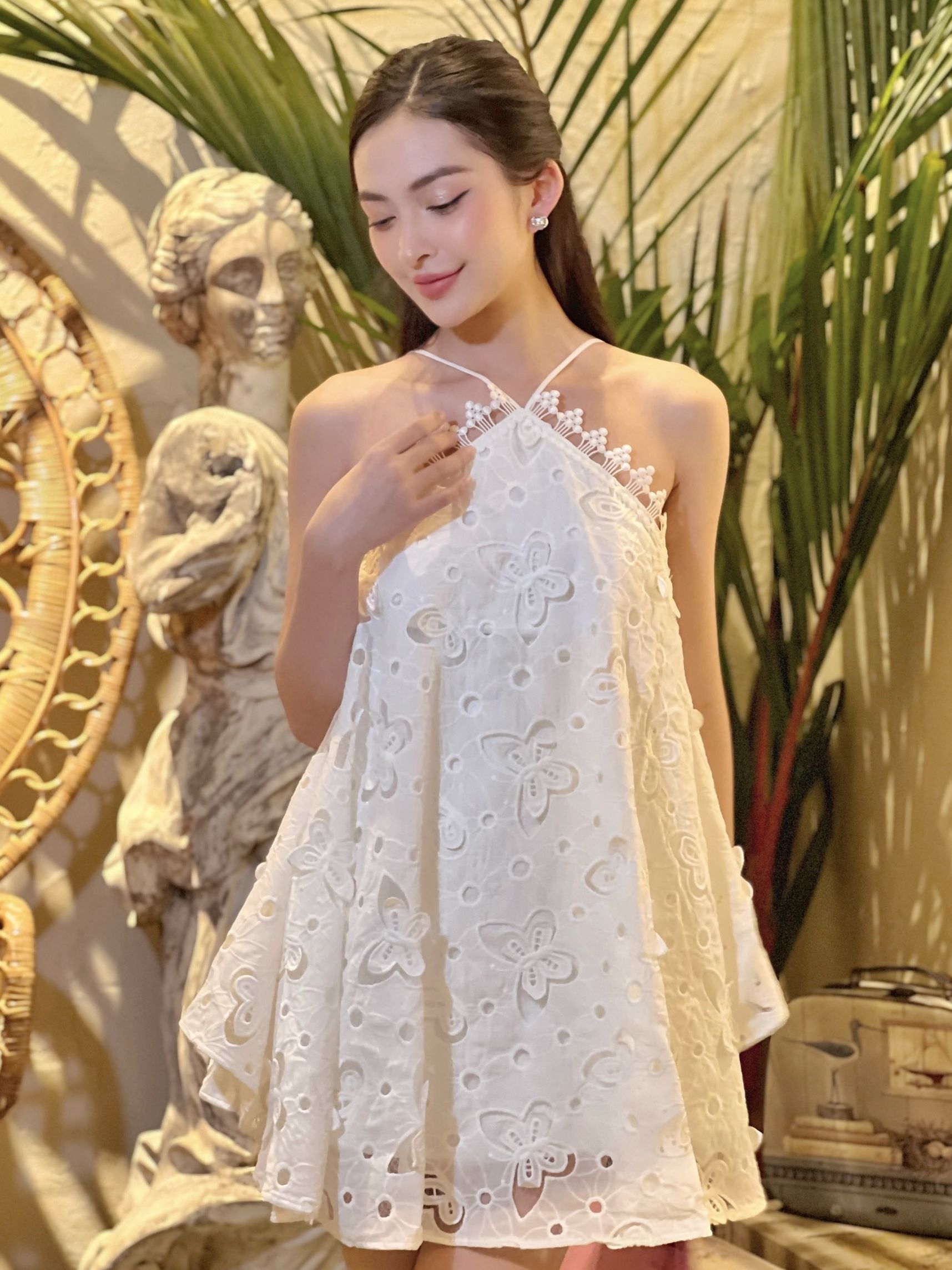 Elpis - đầm yếm màu trắng ren hoạ tiết bướm 3d ss22d12
