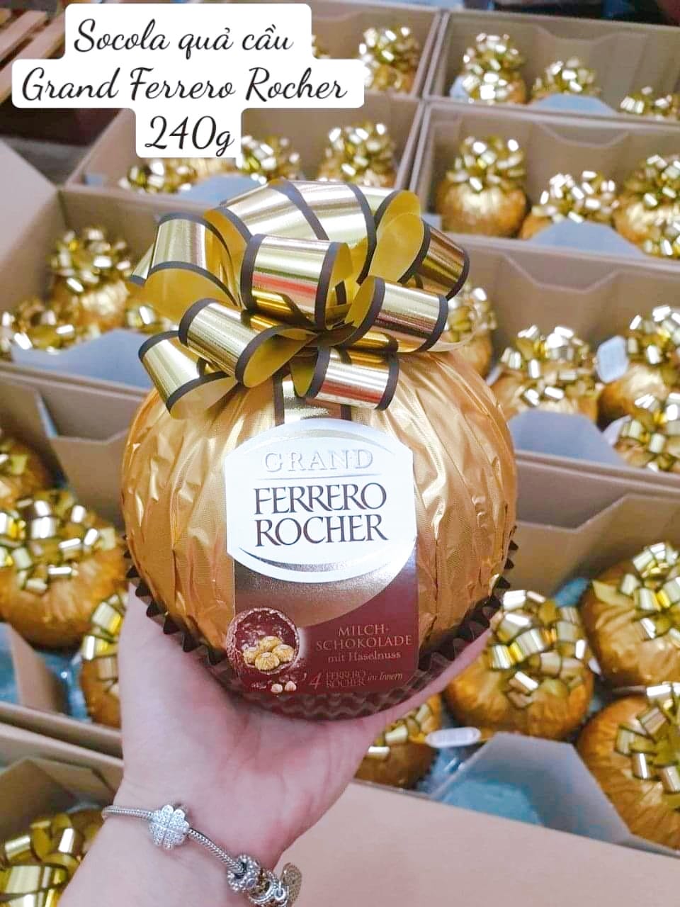 SOCOLA Ferrero Rocher quả cầu buộc nơ 240g Lý Trinh 15