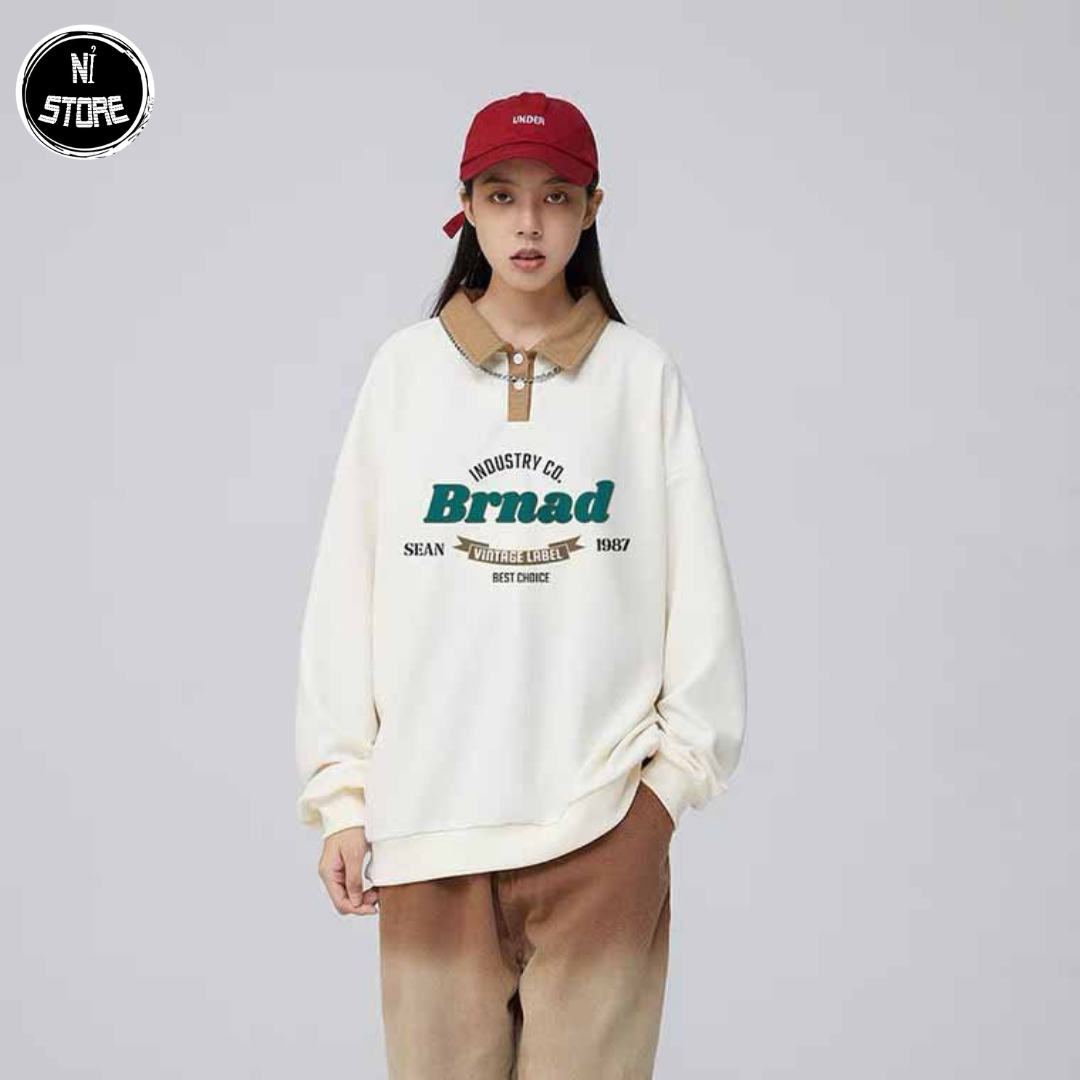 Áo khoác Sweater Nam Nữ Chui Đầu Họa Tiết Chữ BRNAD ,Chống Nắng Cặp Đôi Fom Rộng. Áo Polo Cổ Bẻ Gài Nút Unisex Thu Đông Dài Tay Màu Trắng - NỈ STORE M03