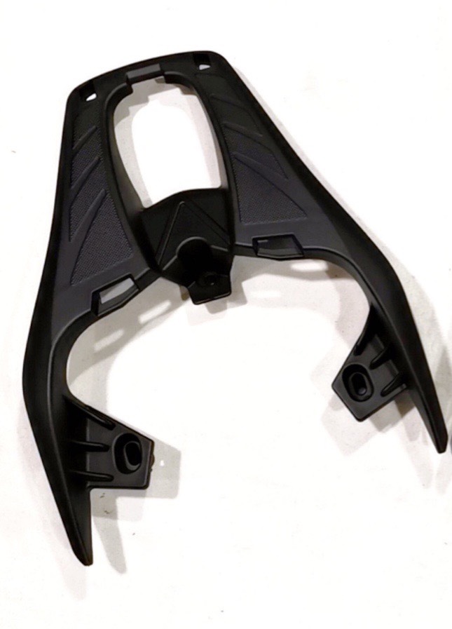 Cảng sau xe ab 2020 kiểu sh 300i màu đen nhám chất liệu nhựa