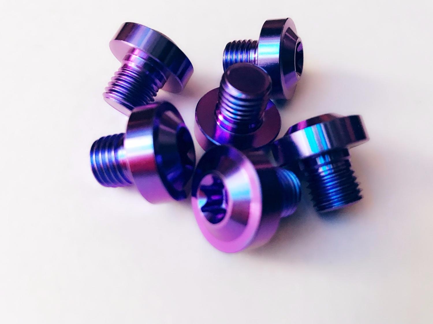 Titatium ốc gr5 gắn chân kính