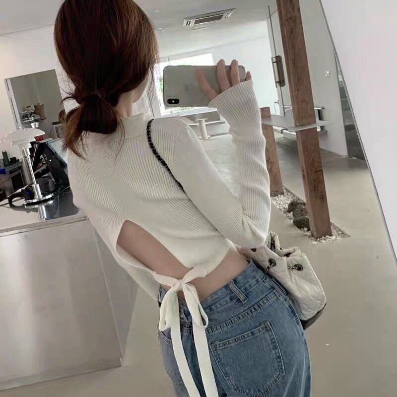 Áo croptop gân cổ bẻ cột sau tay dài