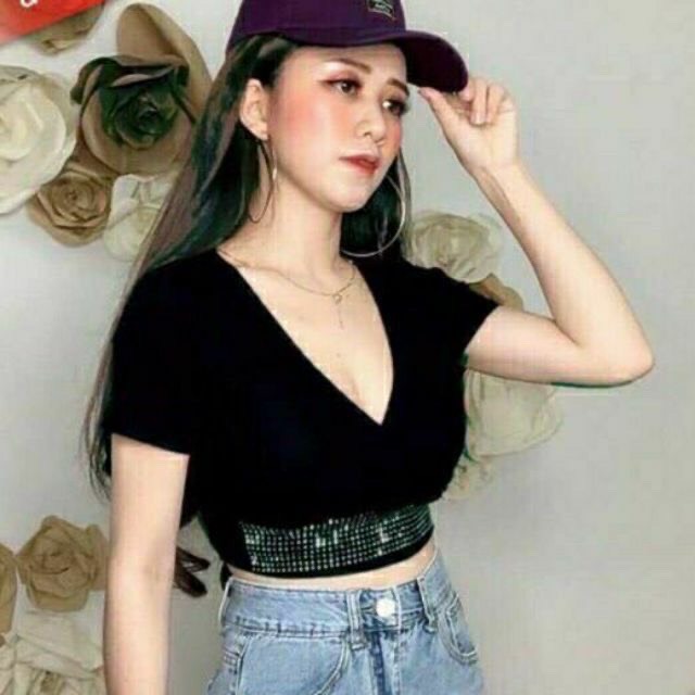 Áo croptop đính cườm