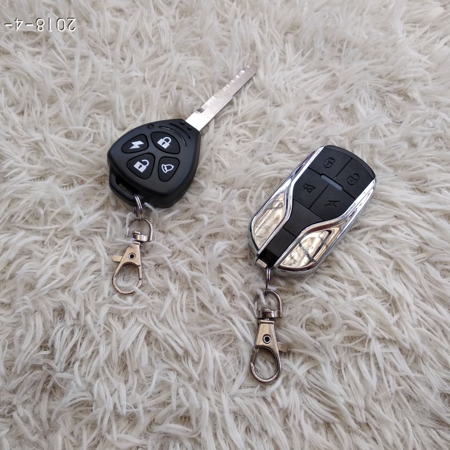 Khóa chống trộm xe máy 4 nút 1 chìa 1 remote ta-04a