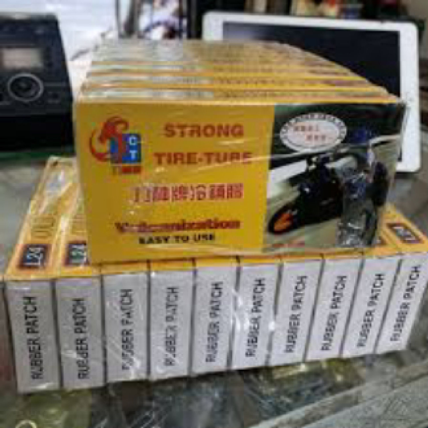 Hộp vá săm xe máy, xe đạp 24/48 miếng